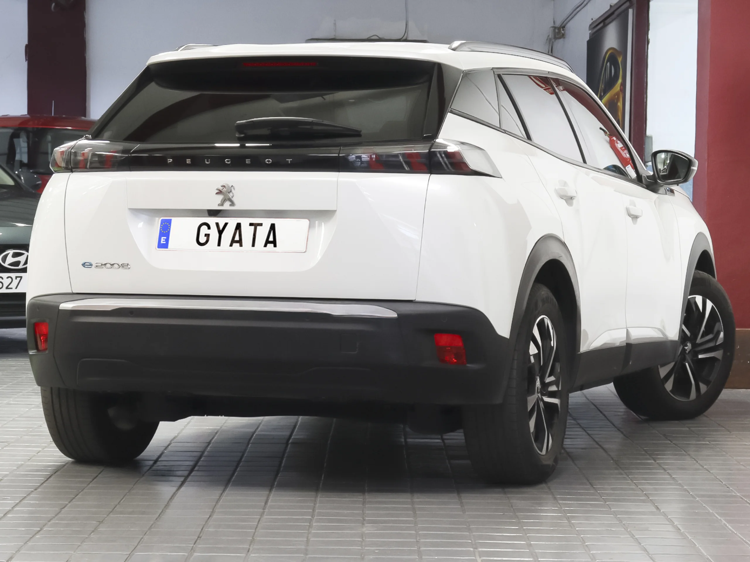 Peugeot E-2008 Eléctrico Allure Pack 100 kW (136 CV) - Foto 3