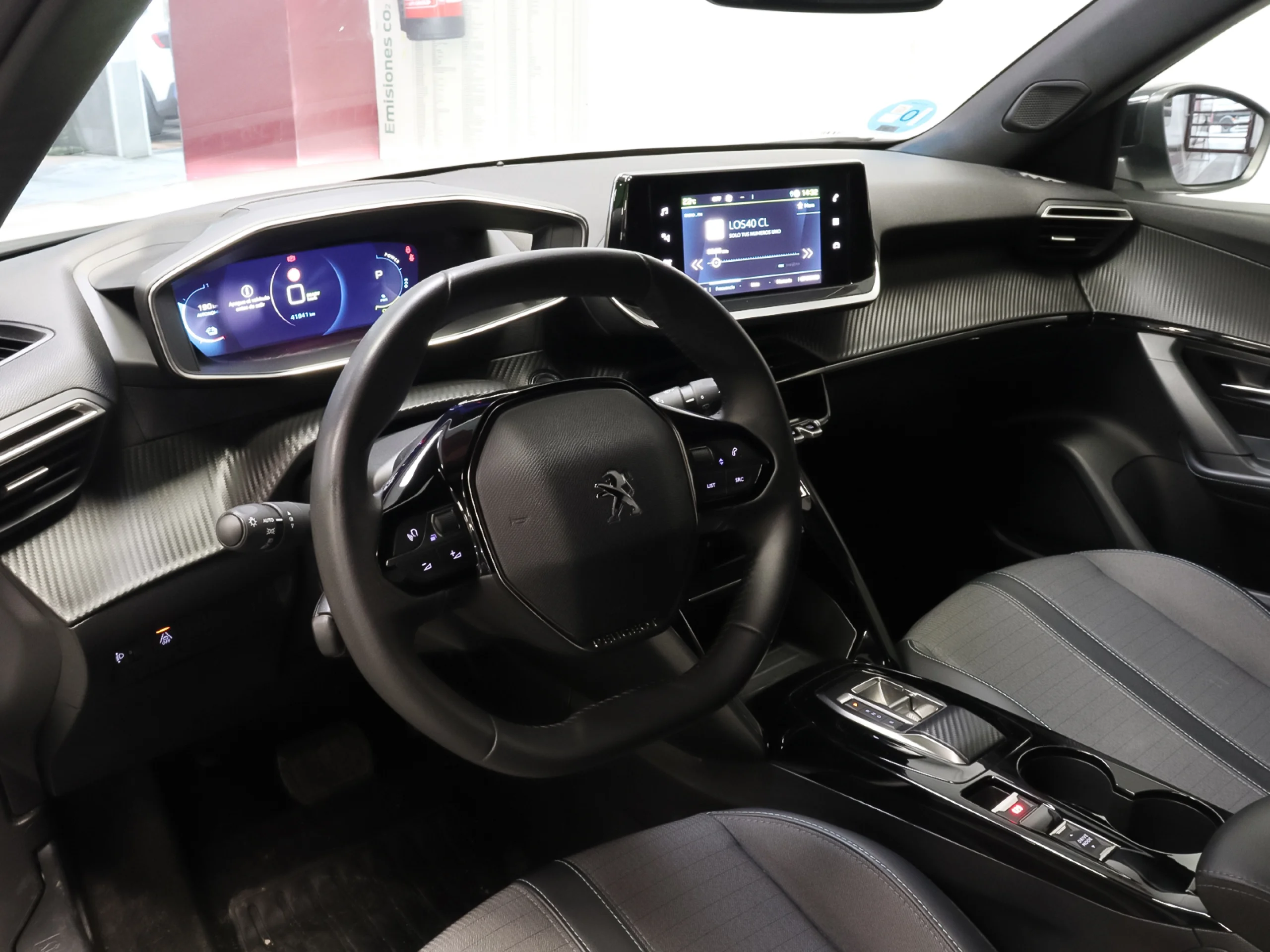 Peugeot E-2008 Eléctrico Allure Pack 100 kW (136 CV) - Foto 4