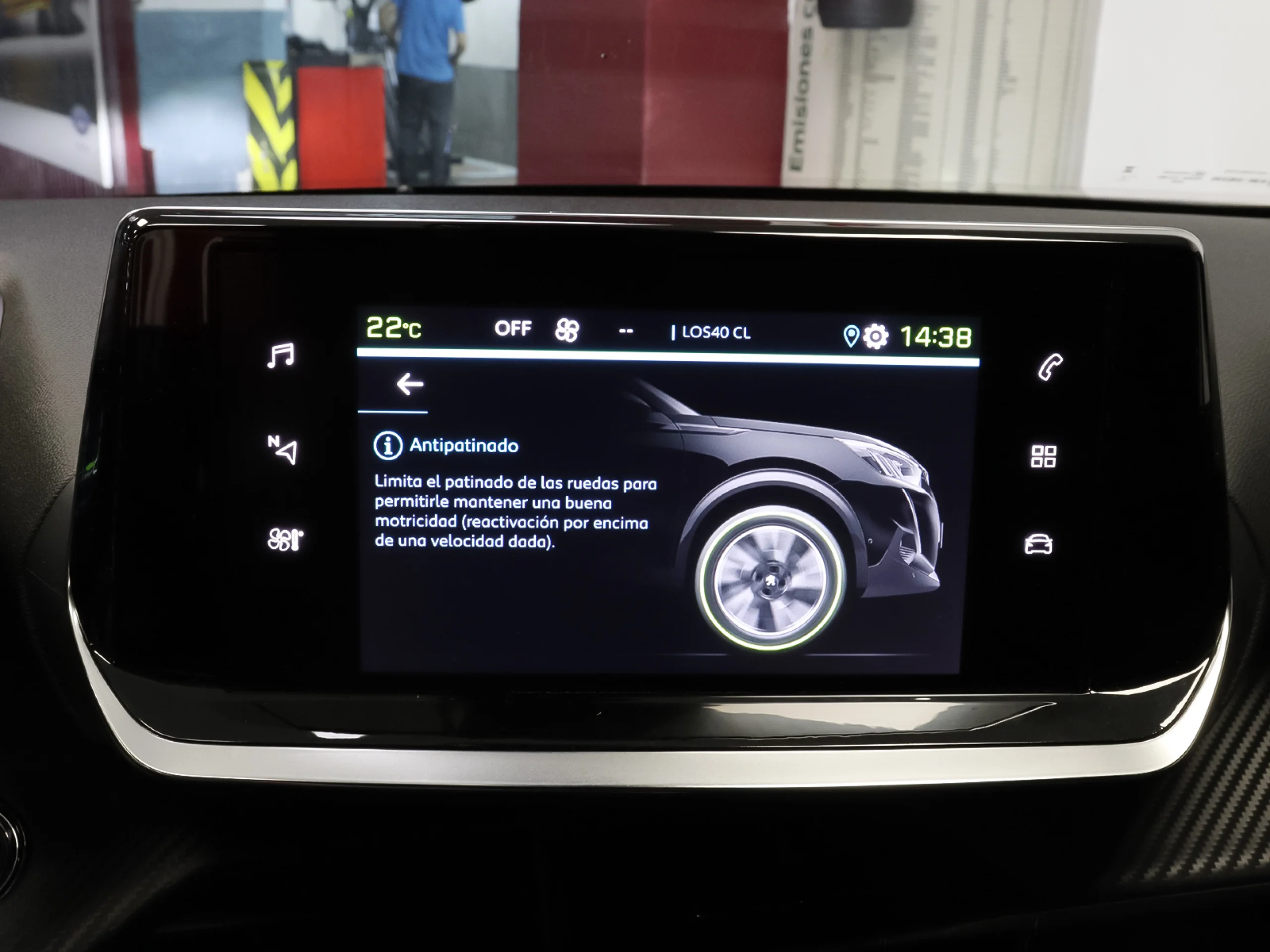 Peugeot E-2008 Eléctrico Allure Pack 100 kW (136 CV) - Foto 17