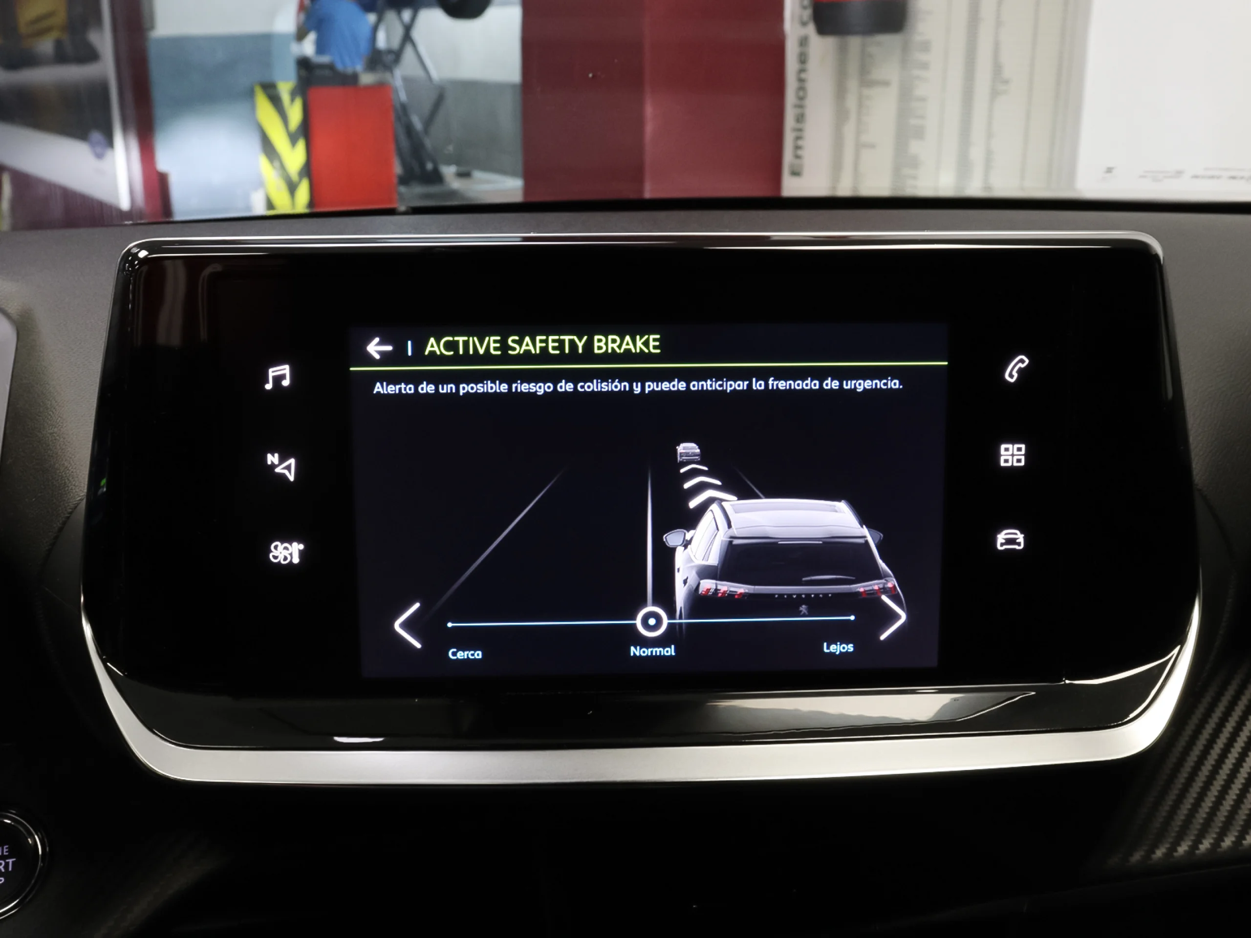 Peugeot E-2008 Eléctrico Allure Pack 100 kW (136 CV) - Foto 18