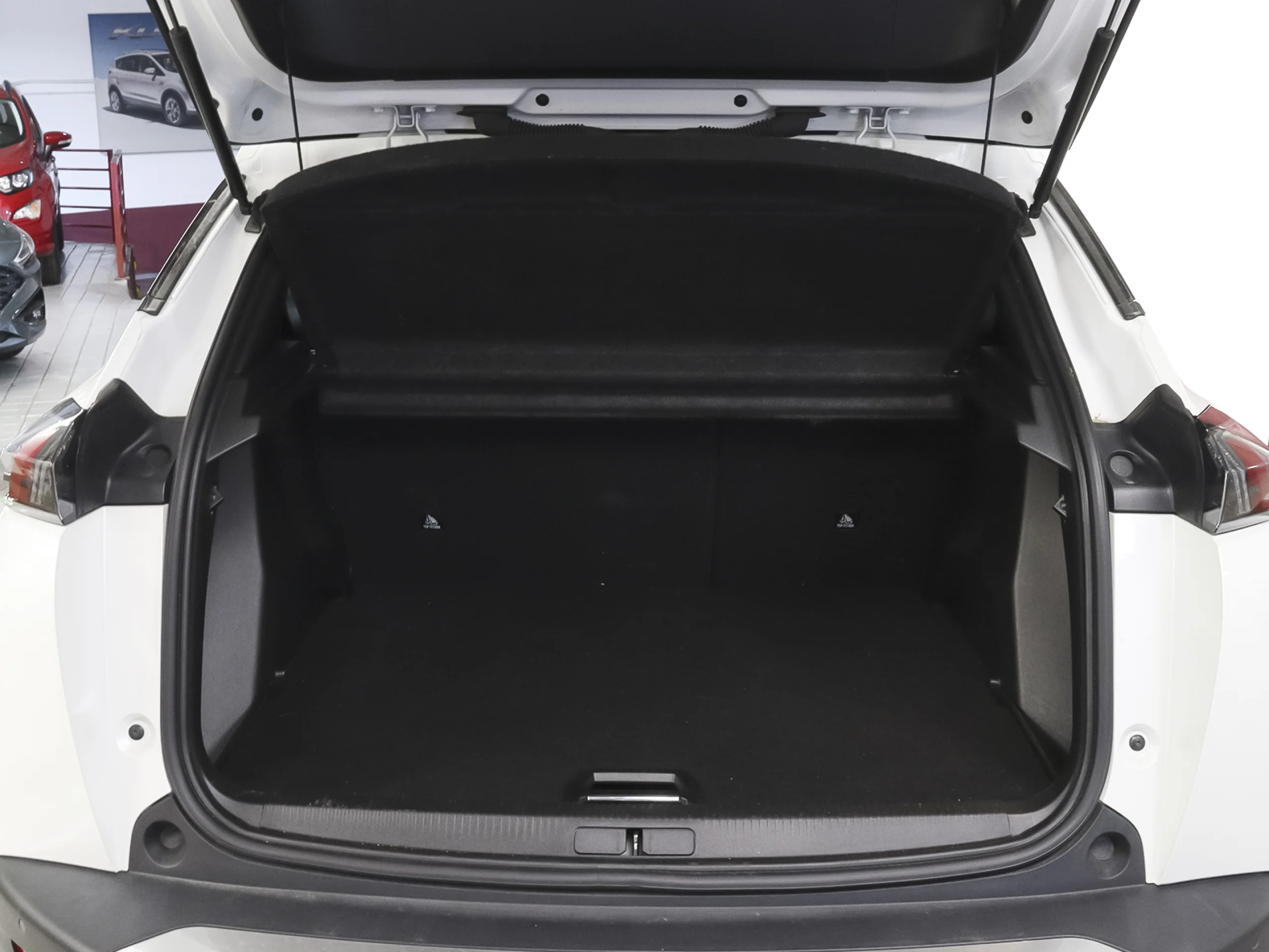 Peugeot E-2008 Eléctrico Allure Pack 100 kW (136 CV) - Foto 25