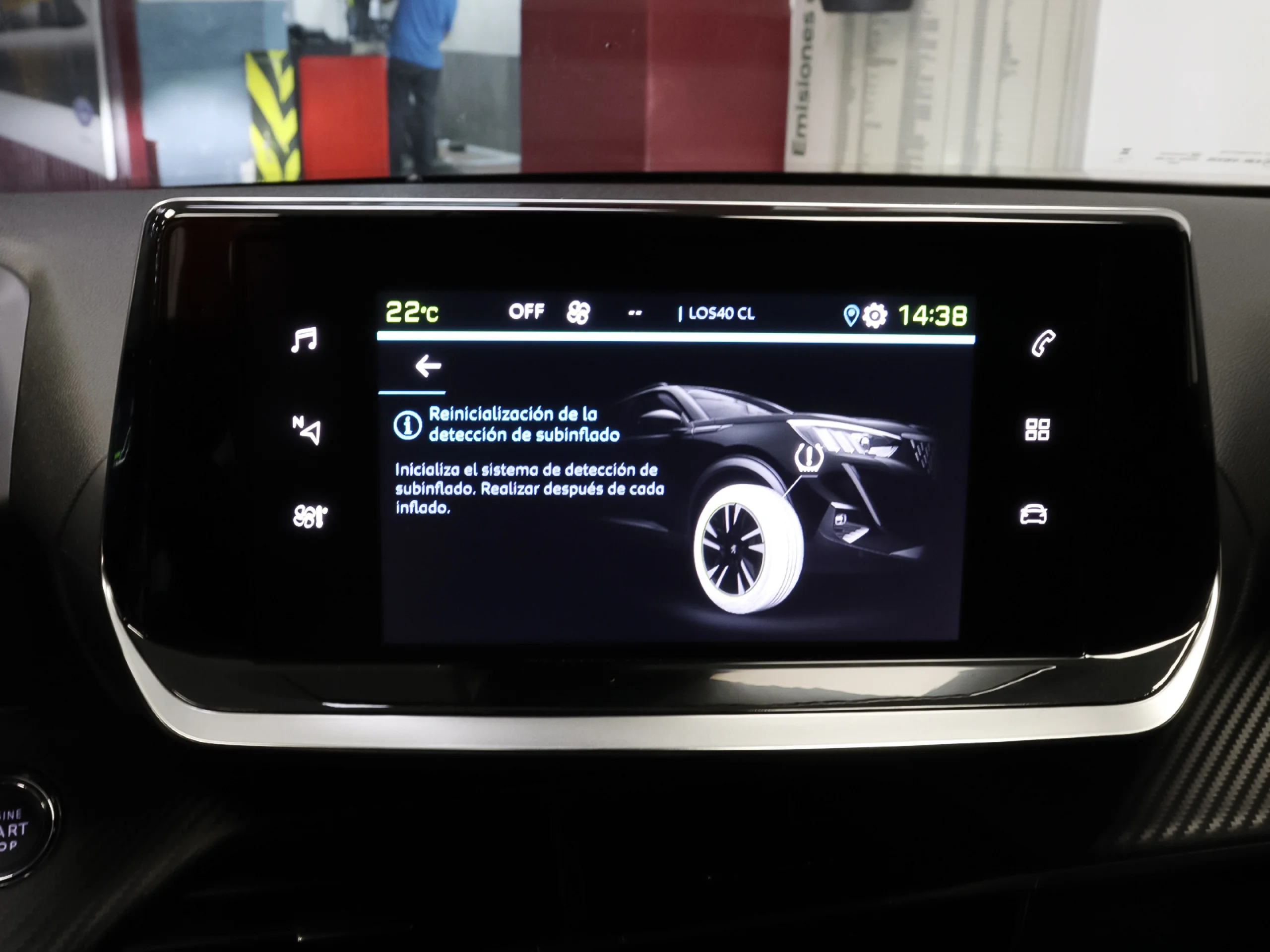 Peugeot E-2008 Eléctrico Allure Pack 100 kW (136 CV) - Foto 16