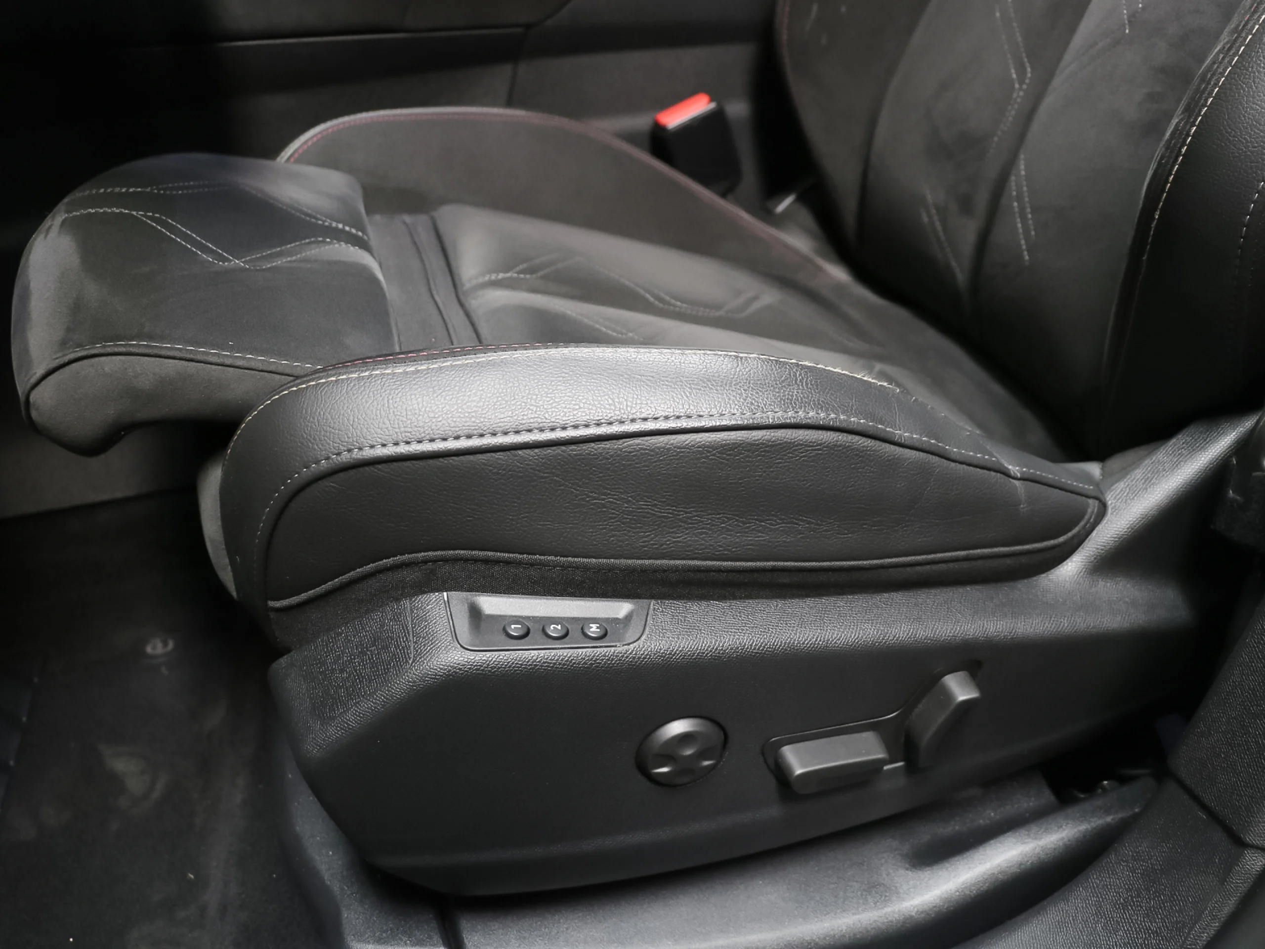 DS DS7 Crossback E-Tense 300 Performance Line+ 4WD Auto 221 kW (300 CV) - Foto 8