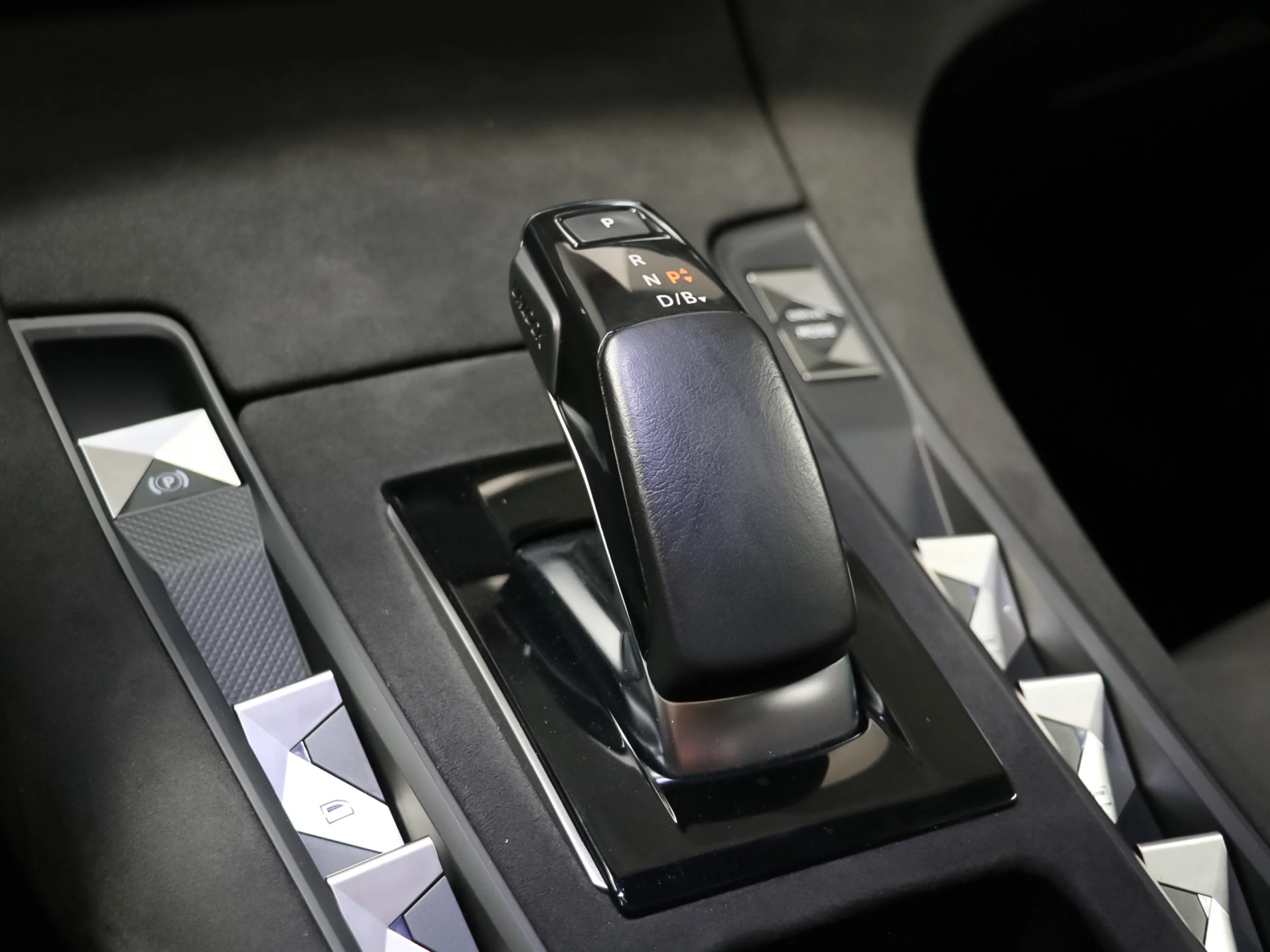 DS DS7 Crossback E-Tense 300 Performance Line+ 4WD Auto 221 kW (300 CV) - Foto 22