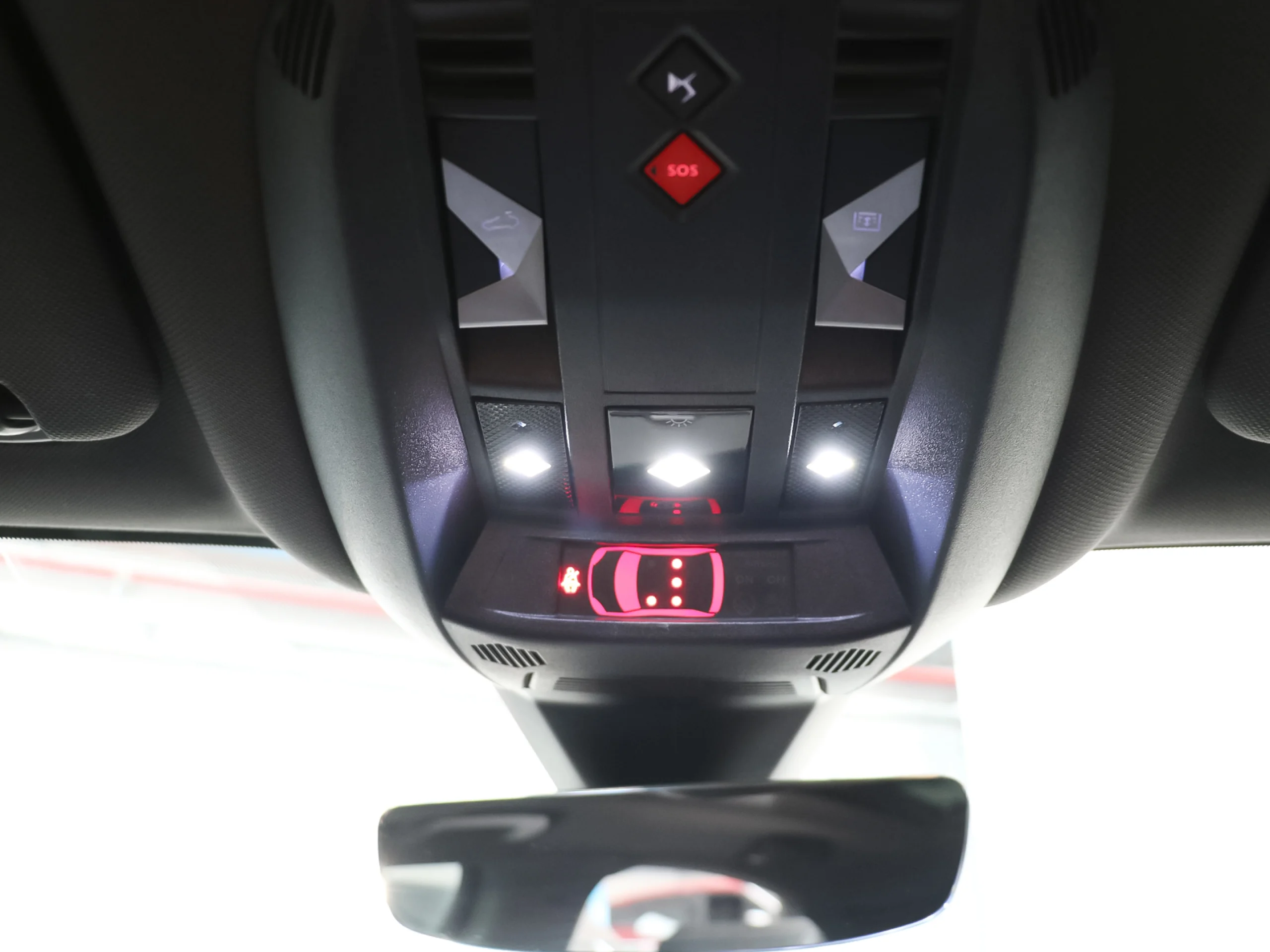 DS DS7 Crossback E-Tense 300 Performance Line+ 4WD Auto 221 kW (300 CV) - Foto 24