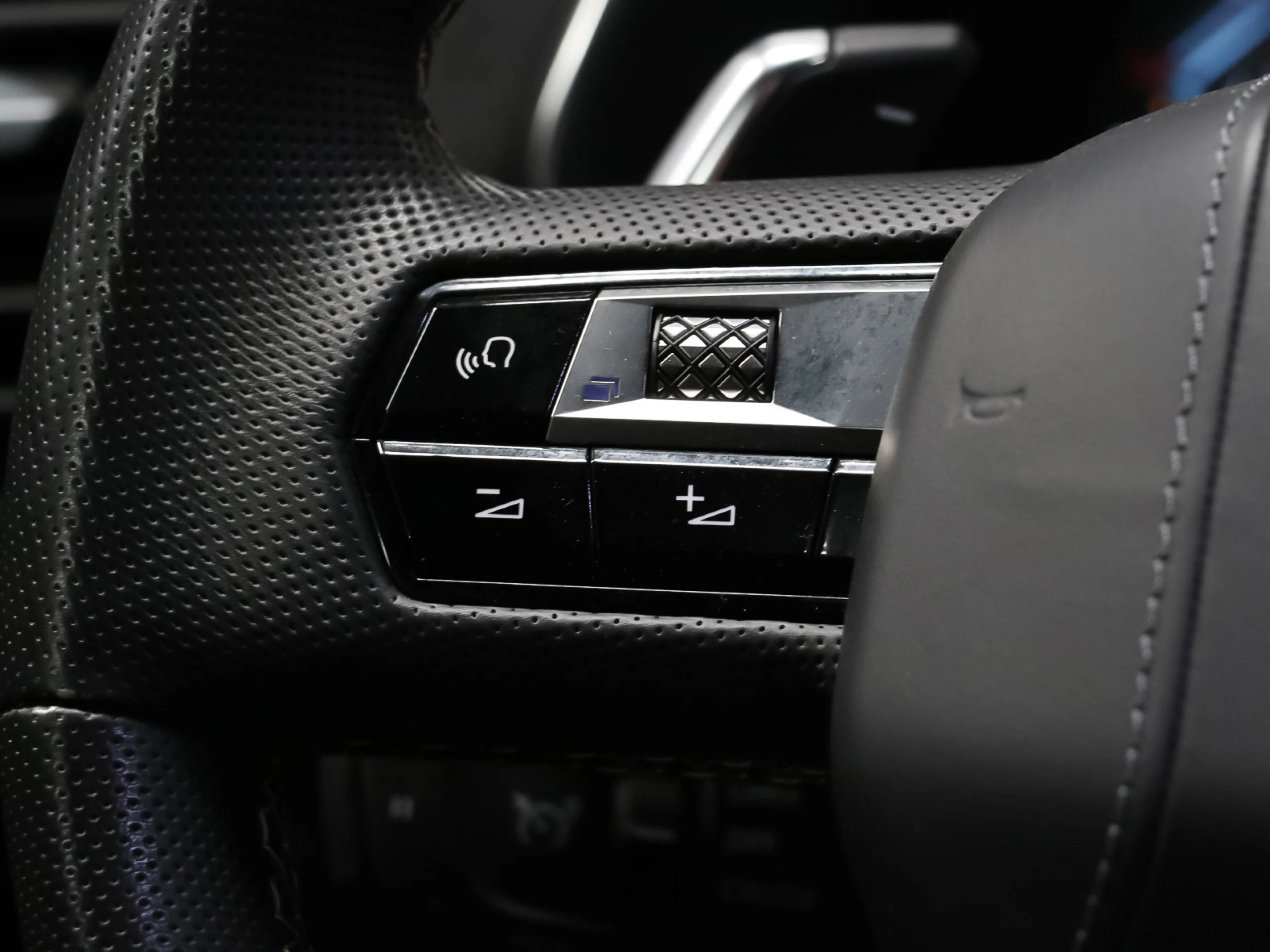 DS DS7 Crossback E-Tense 300 Performance Line+ 4WD Auto 221 kW (300 CV) - Foto 26