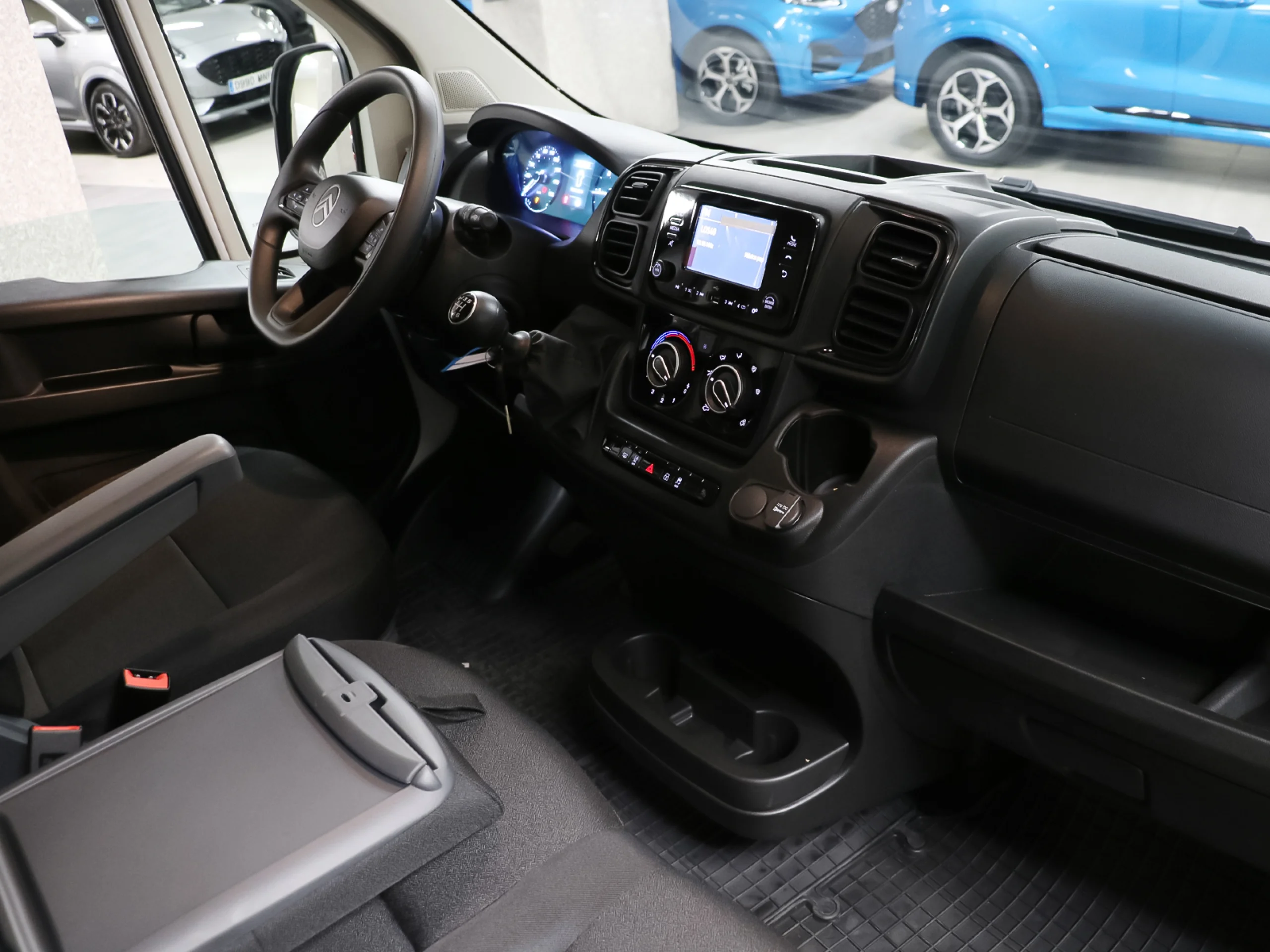 Citroen Jumper Furgon BlueHDi 140 S&S 35 L2H2 103 kW (140 CV) - Foto 5