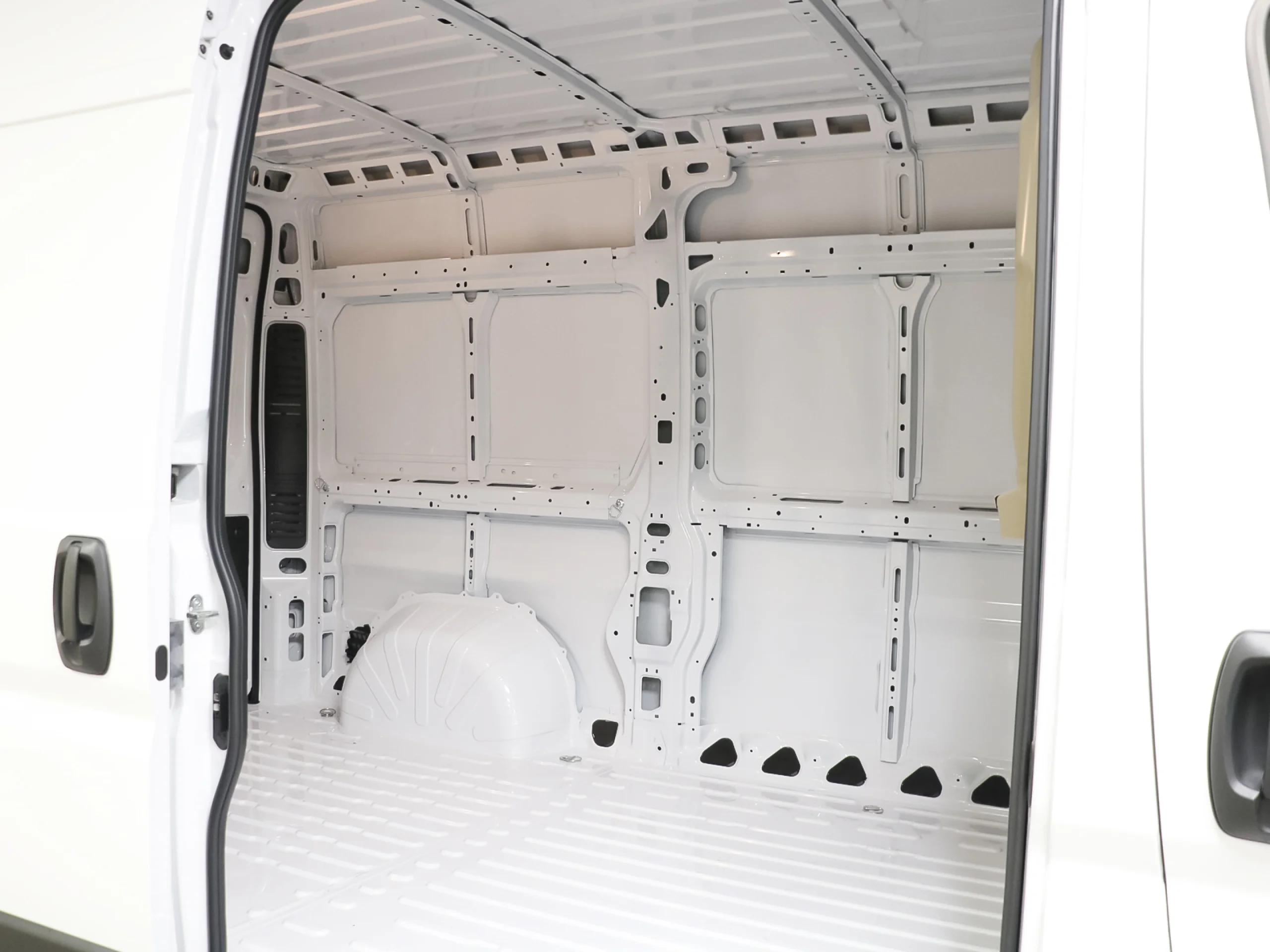 Citroen Jumper Furgon BlueHDi 140 S&S 35 L2H2 103 kW (140 CV) - Foto 25