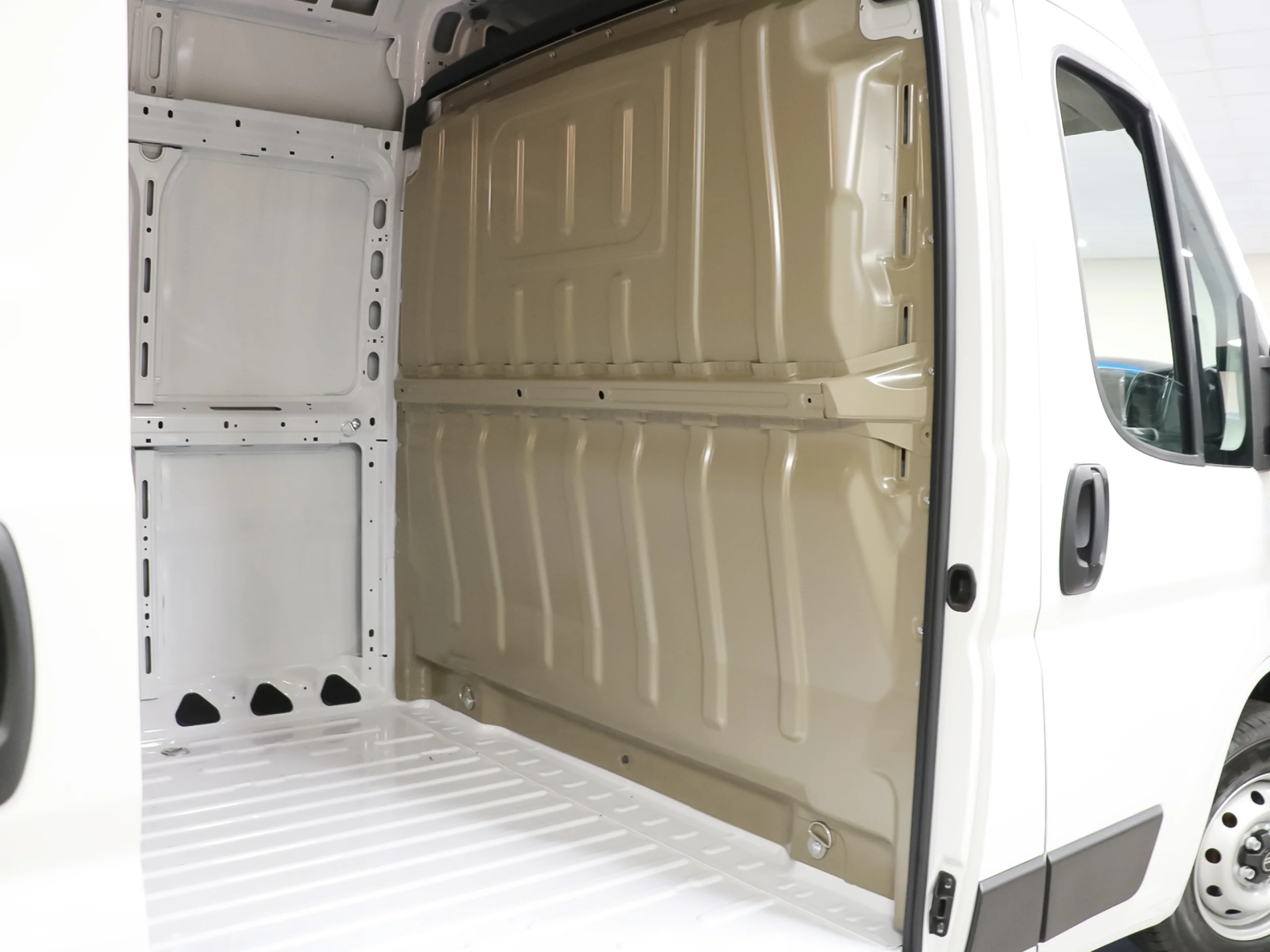 Citroen Jumper Furgon BlueHDi 140 S&S 35 L2H2 103 kW (140 CV) - Foto 26