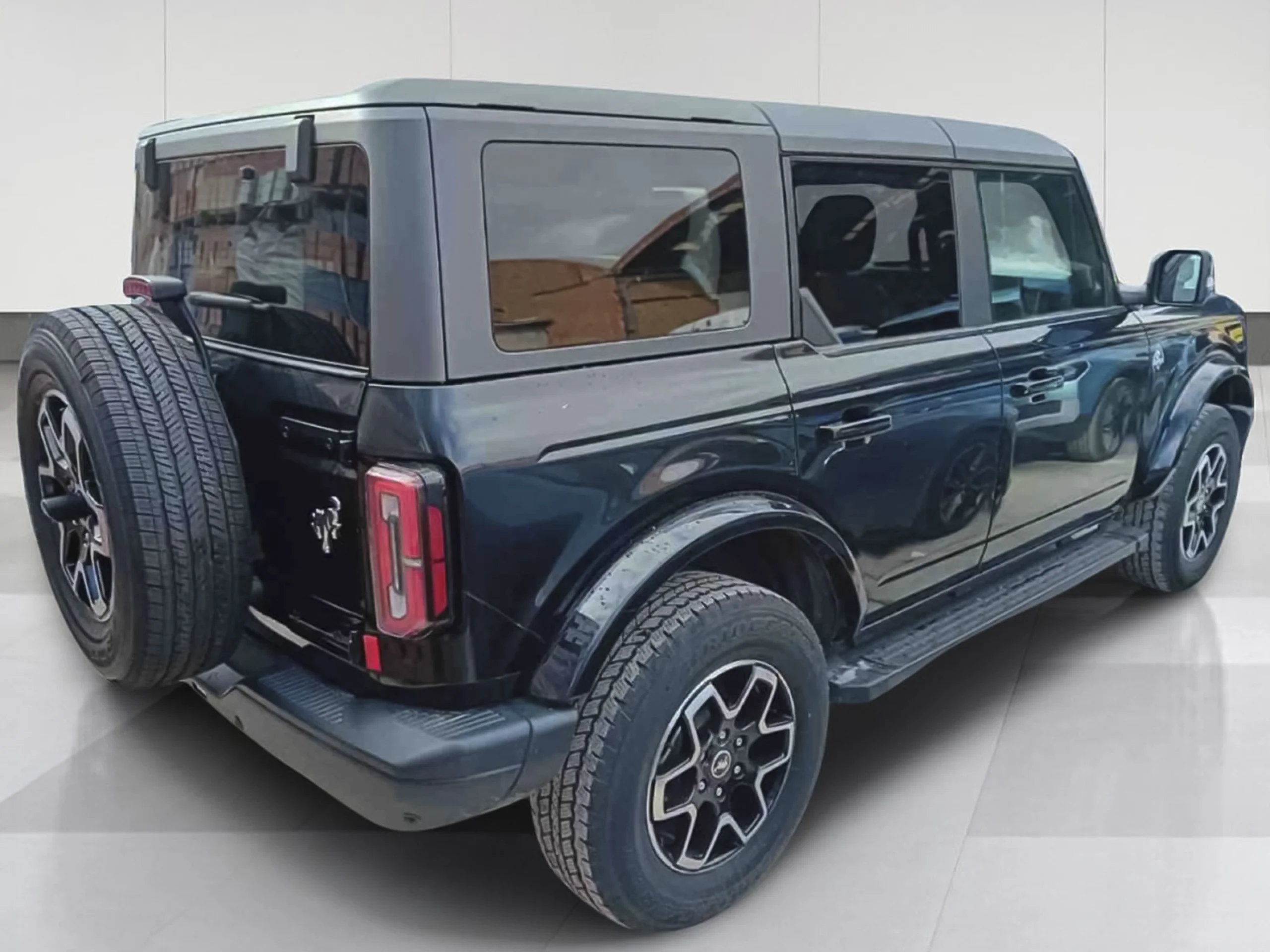 Ford Bronco 2.7 EcoBoost V6 Outer Banks 4x4 In Auto 246 kW (335 CV) - Foto 2