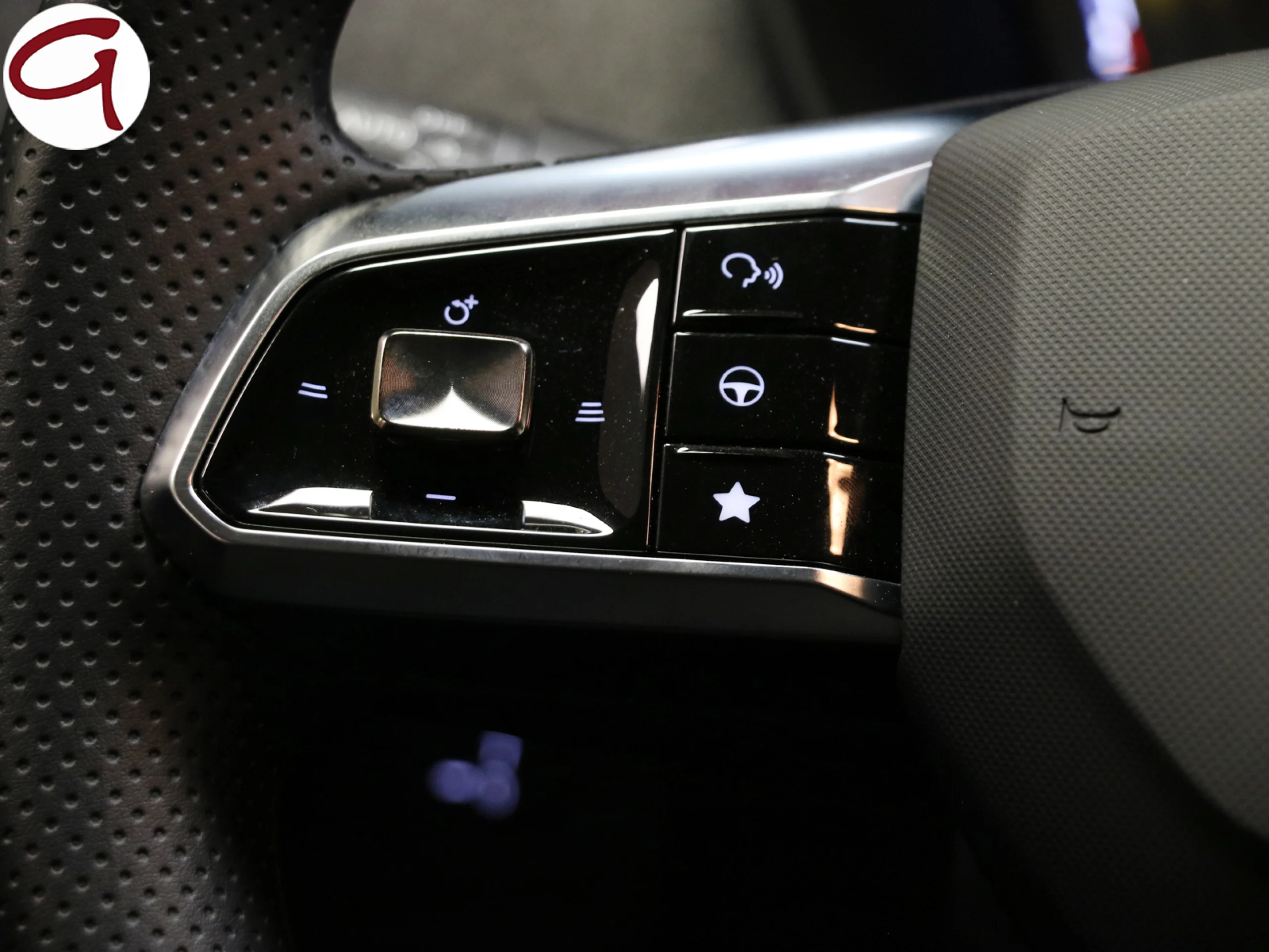 MG ZS 1.5 Hybrid+ Standard 145 kW (197 CV) - Foto 32