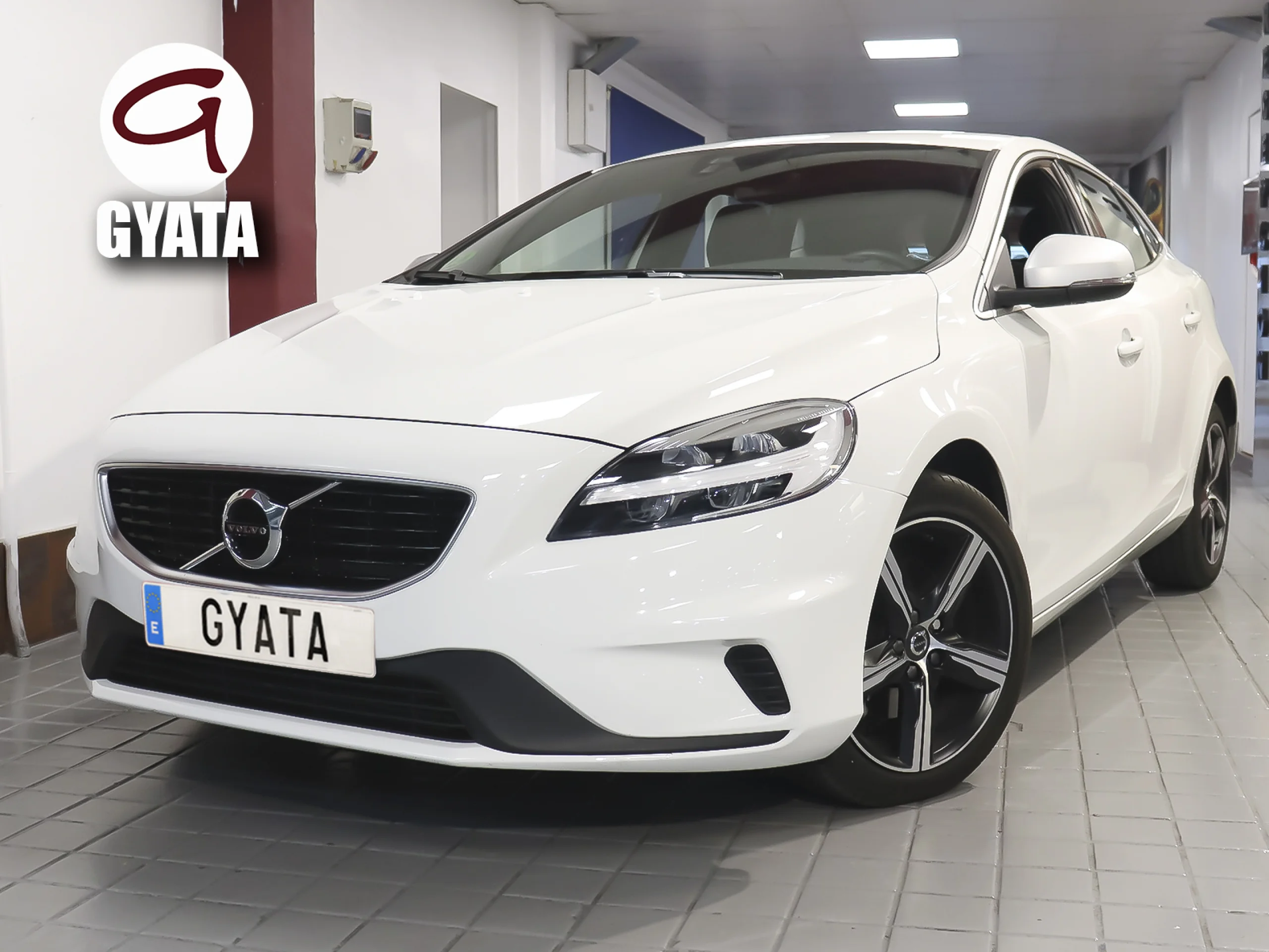 Volvo V40 T3 R-Design Momentum 112 kW (152 CV) - Foto 1