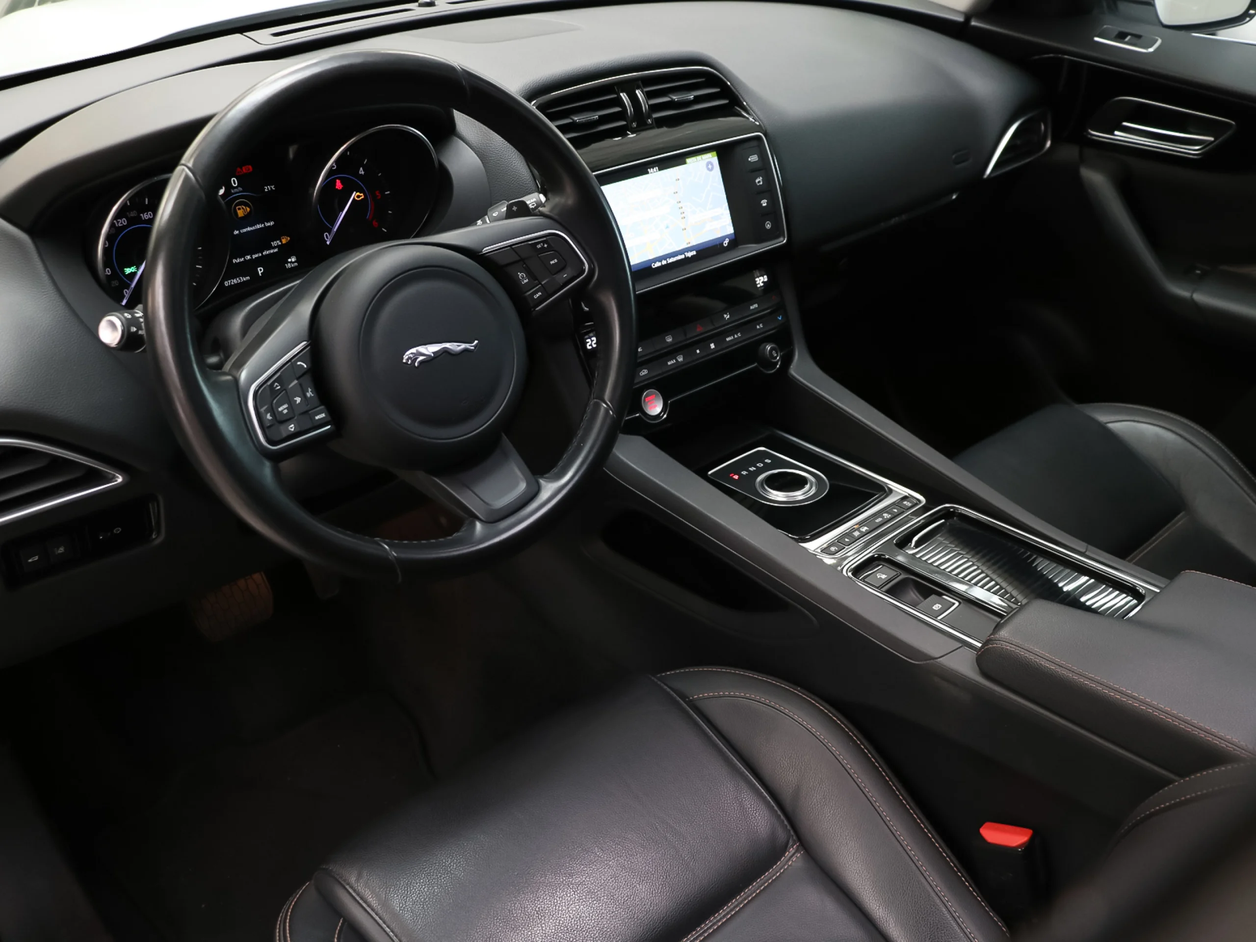 Jaguar F-PACE 2.0L i4D Pure AWD Auto 132 kW (180 CV) - Foto 3