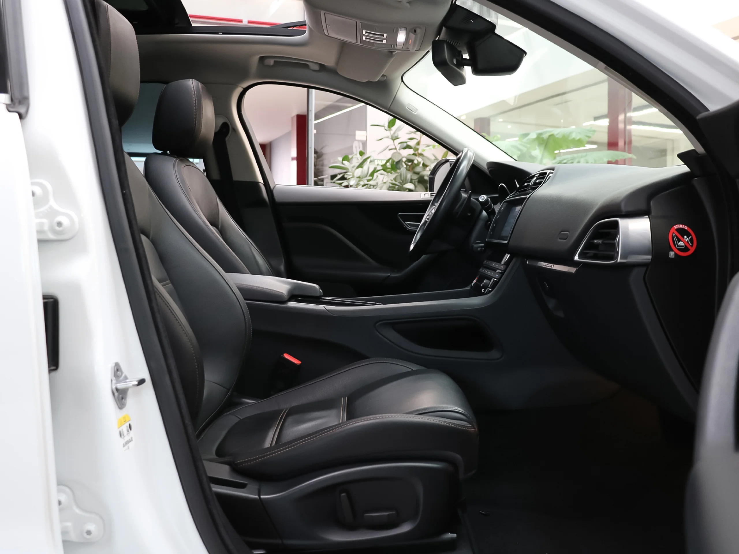 Jaguar F-PACE 2.0L i4D Pure AWD Auto 132 kW (180 CV) - Foto 5
