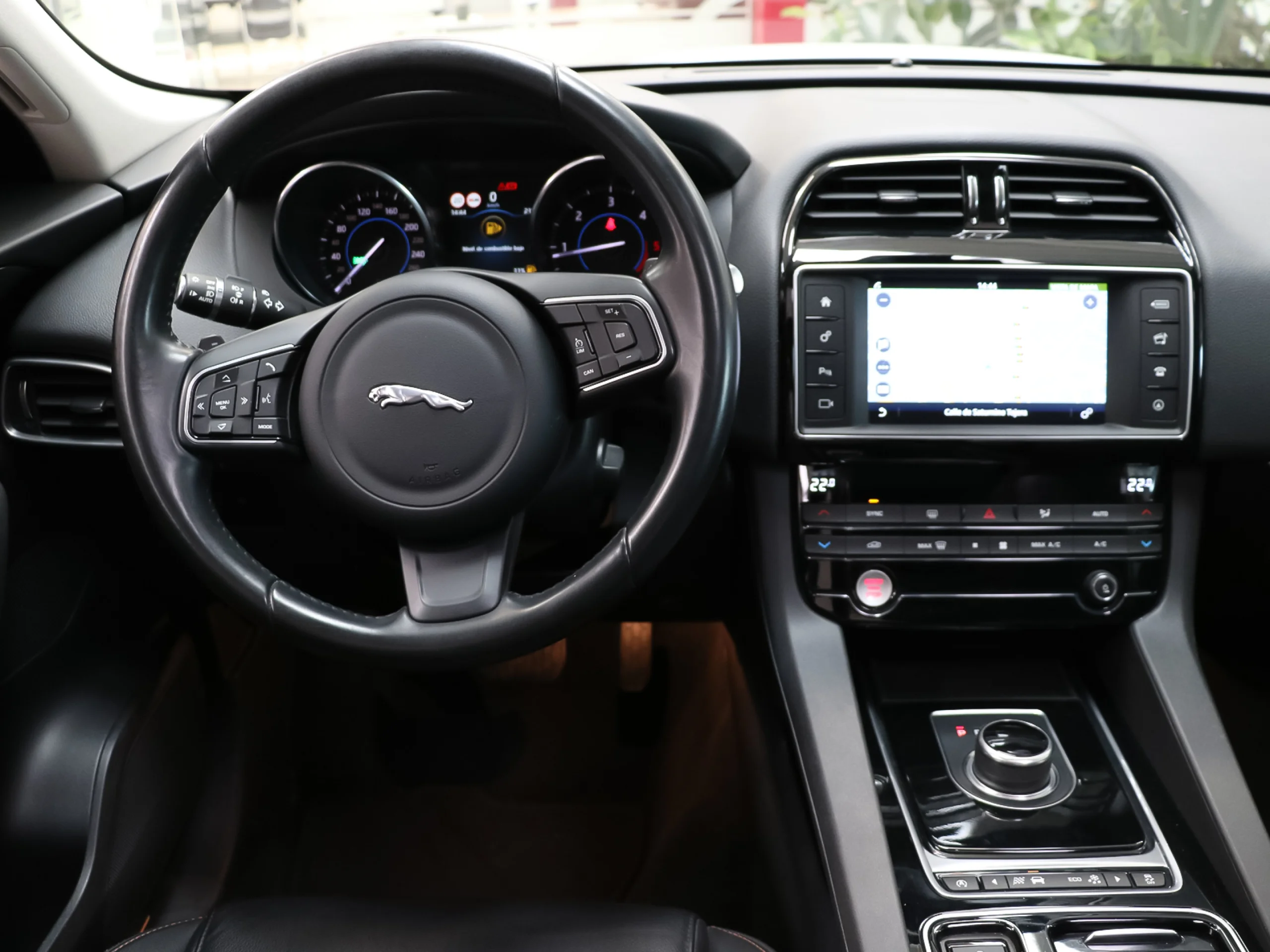 Jaguar F-PACE 2.0L i4D Pure AWD Auto 132 kW (180 CV) - Foto 12