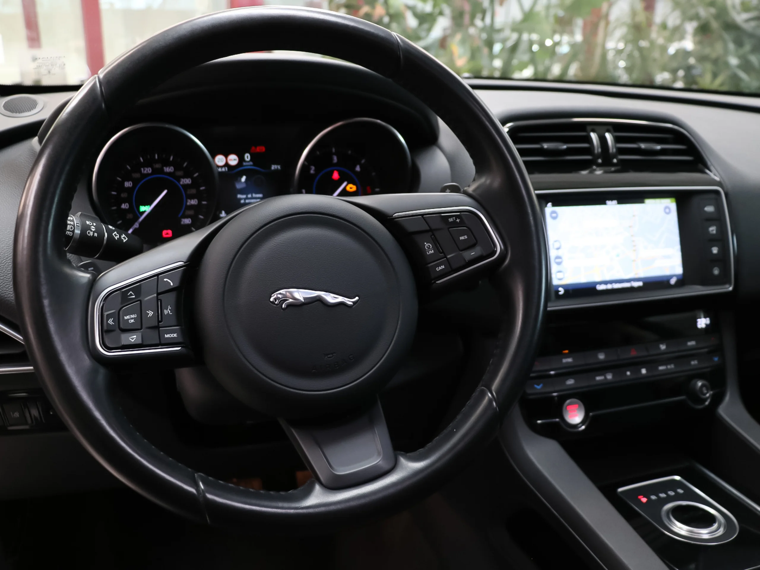 Jaguar F-PACE 2.0L i4D Pure AWD Auto 132 kW (180 CV) - Foto 25