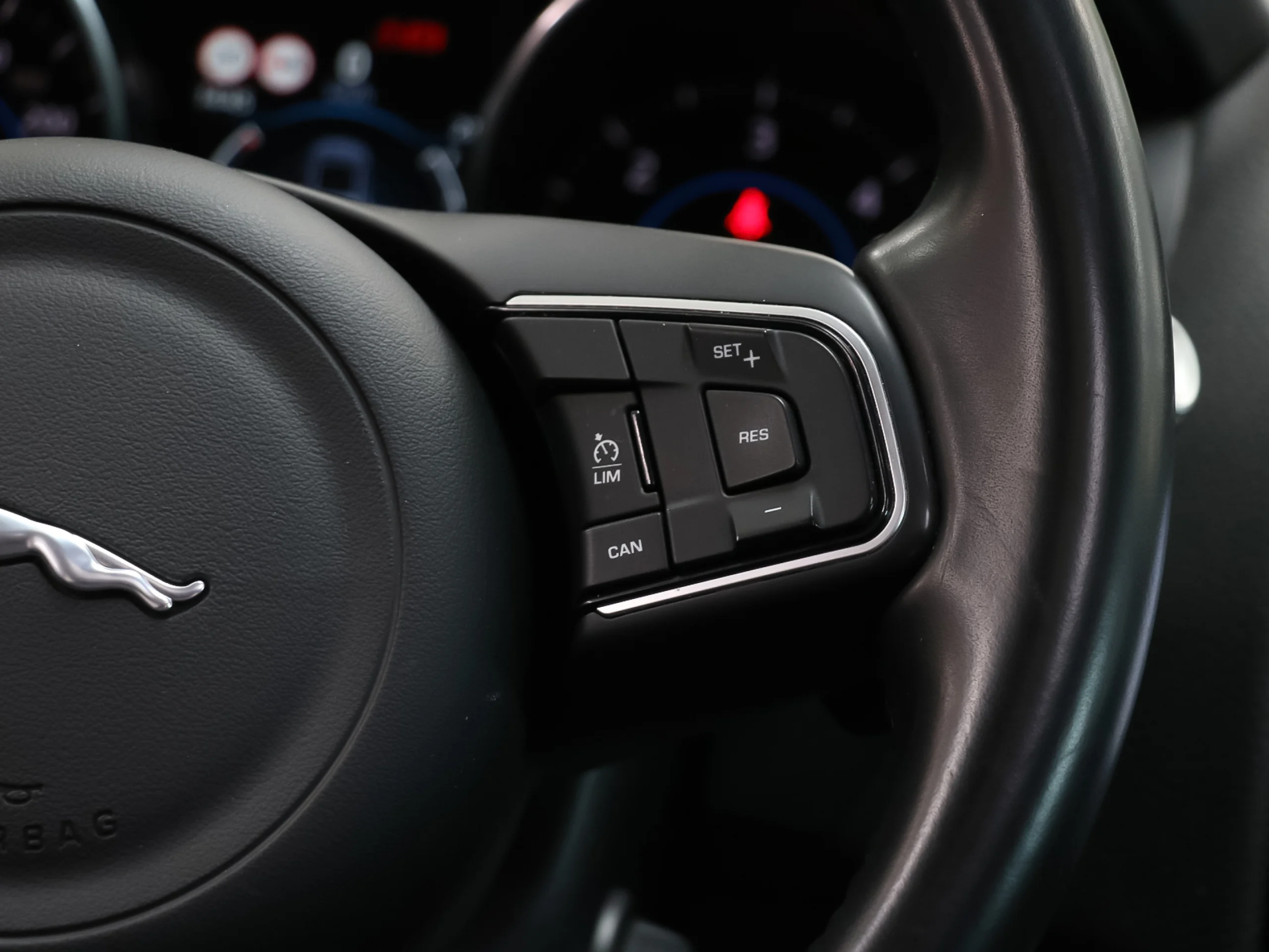 Jaguar F-PACE 2.0L i4D Pure AWD Auto 132 kW (180 CV) - Foto 27