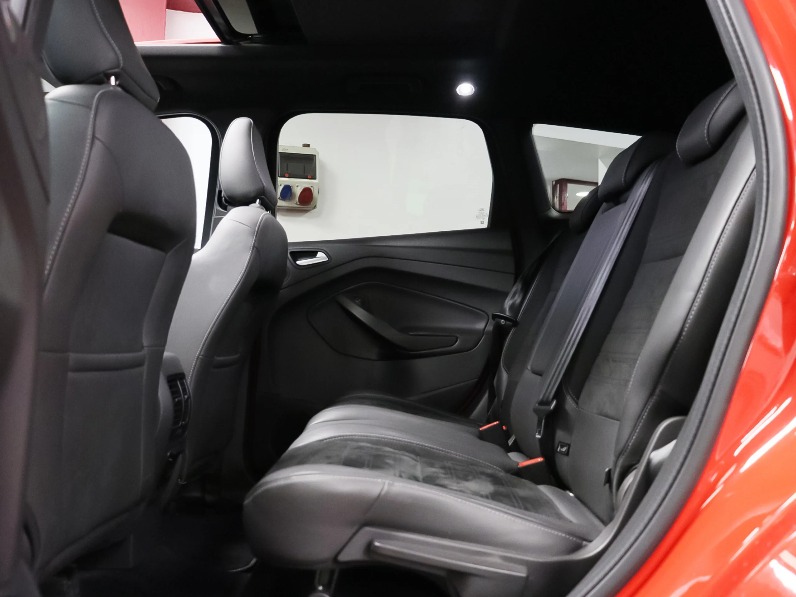 Ford Kuga 2.0 TDCI ST-Line 4x4 Powershift 110 kW (150 CV) - Foto 8