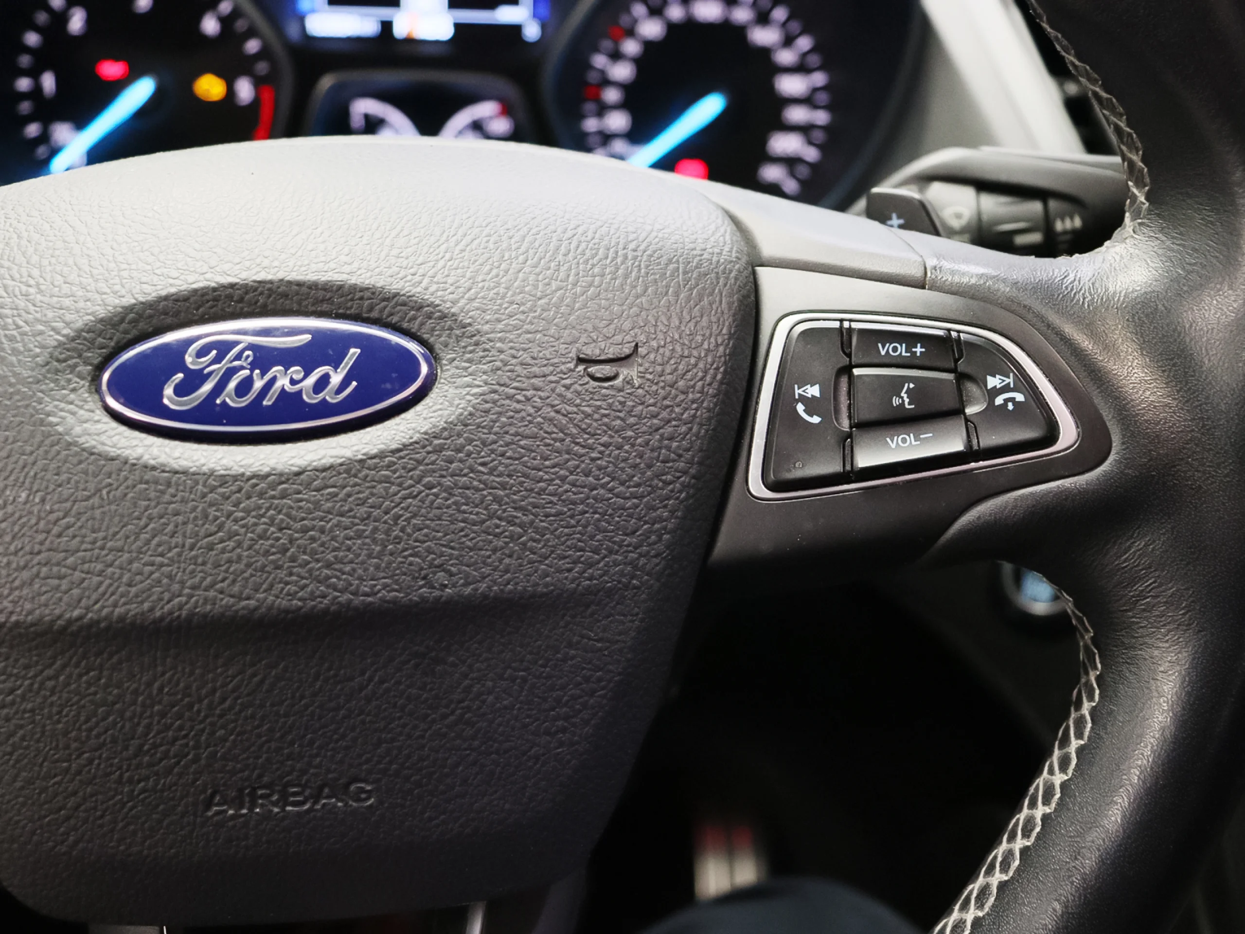 Ford Kuga 2.0 TDCI ST-Line 4x4 Powershift 110 kW (150 CV) - Foto 13
