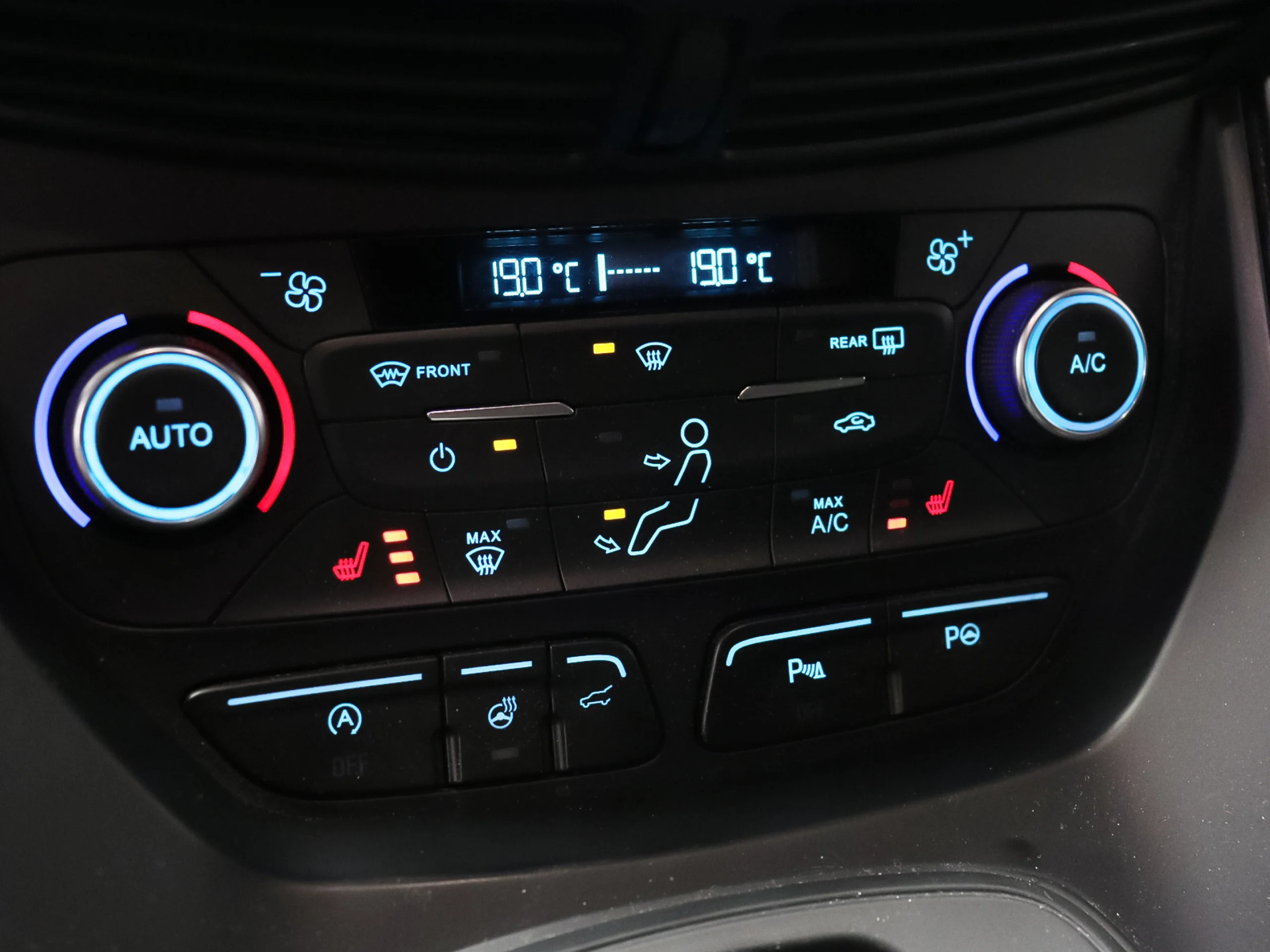 Ford Kuga 2.0 TDCI ST-Line 4x4 Powershift 110 kW (150 CV) - Foto 24