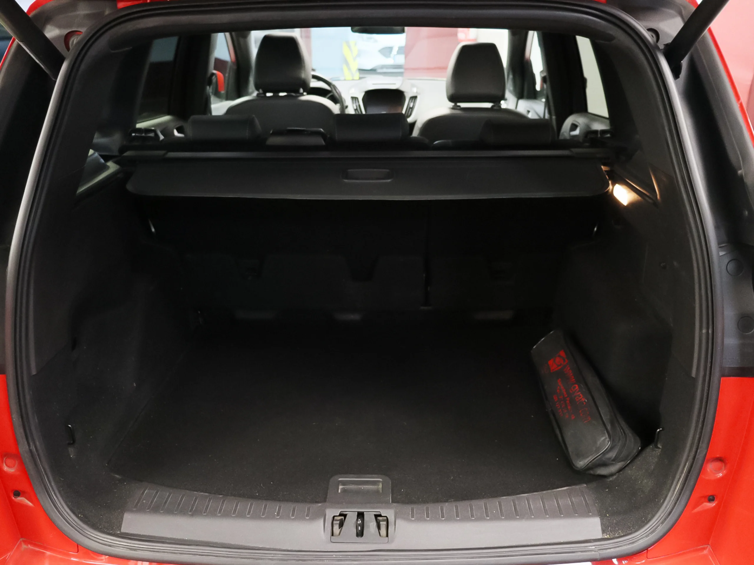 Ford Kuga 2.0 TDCI ST-Line 4x4 Powershift 110 kW (150 CV) - Foto 30
