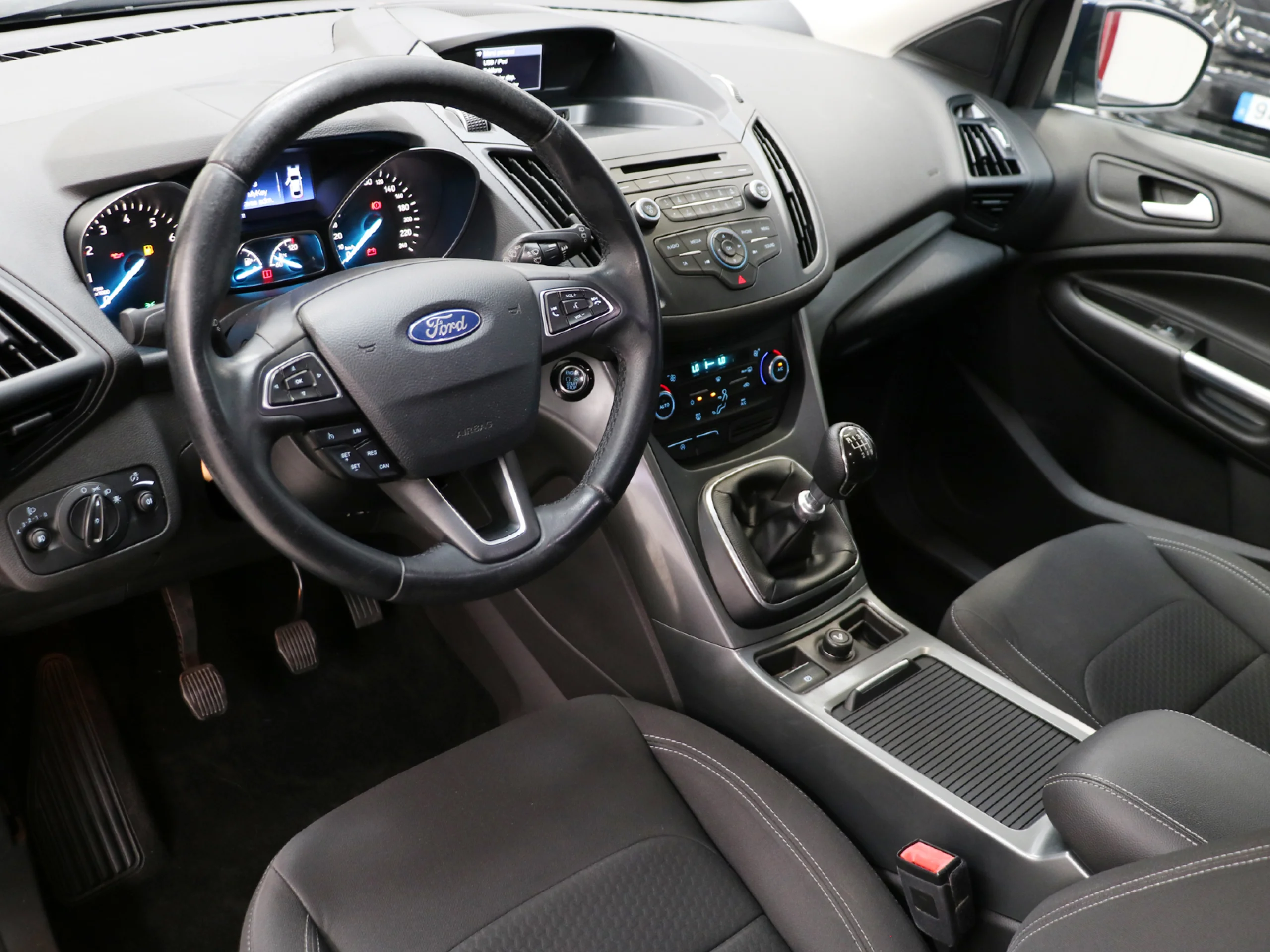 Ford Kuga 1.5 EcoBoost S&S Trend 4x2 88 kW (120 CV) - Foto 4