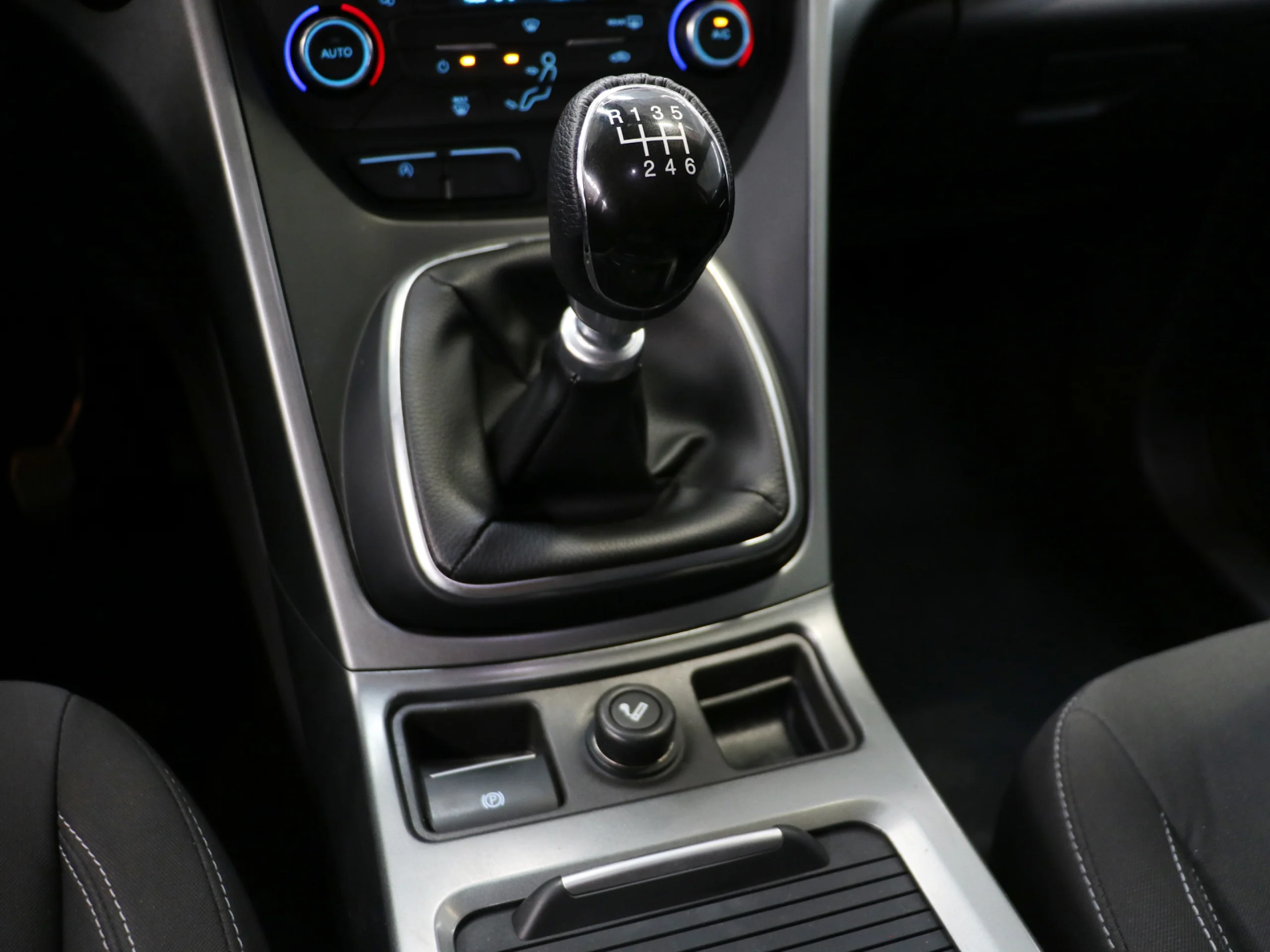 Ford Kuga 1.5 EcoBoost S&S Trend 4x2 88 kW (120 CV) - Foto 21