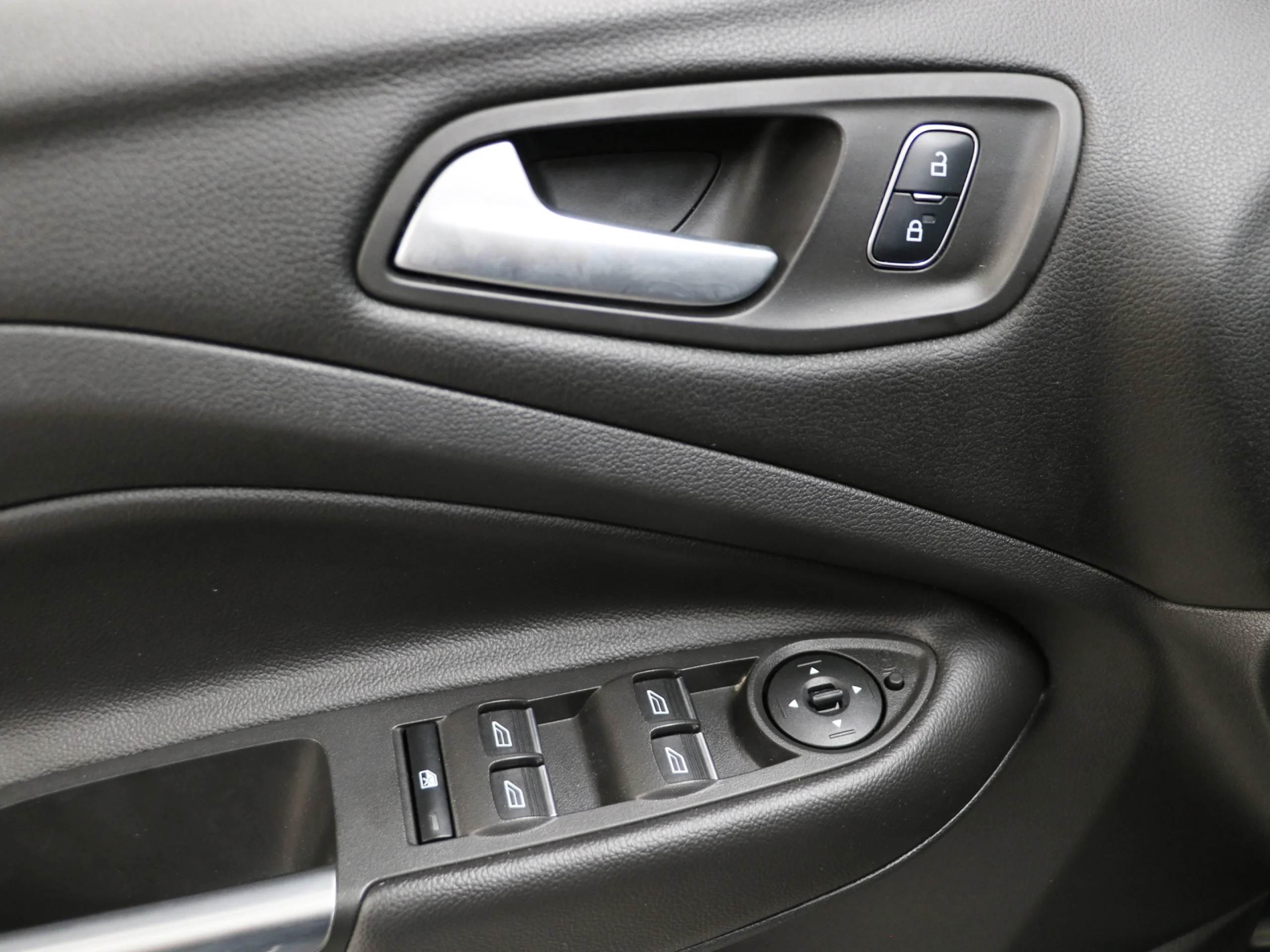 Ford Kuga 1.5 EcoBoost S&S Trend 4x2 88 kW (120 CV) - Foto 28