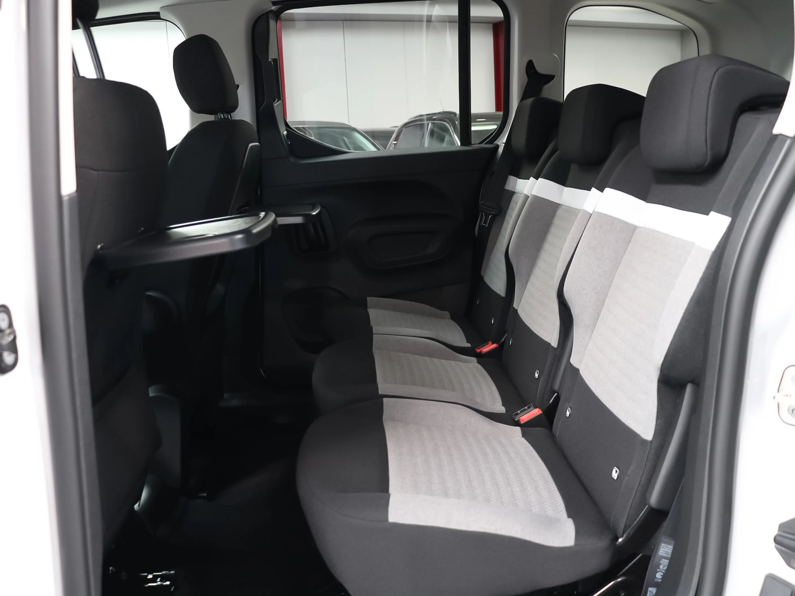 Citroen ë-Berlingo Shine Talla M 50kWh 100 kW (136 CV) - Foto 9