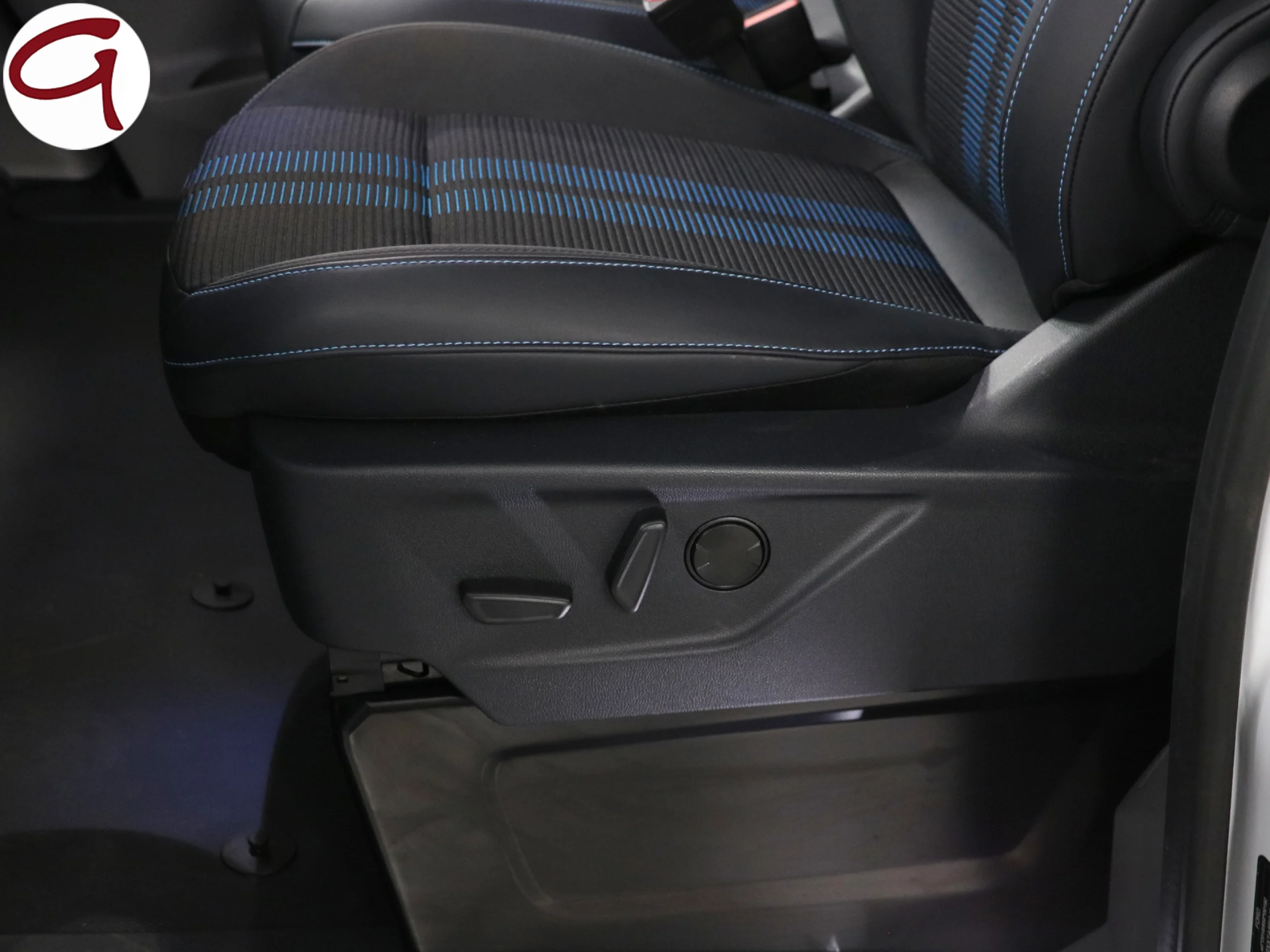 Ford Transit Custom Furgon BEV 64kWh 320 L1 Sport 210 kW (286 CV) - Foto 8