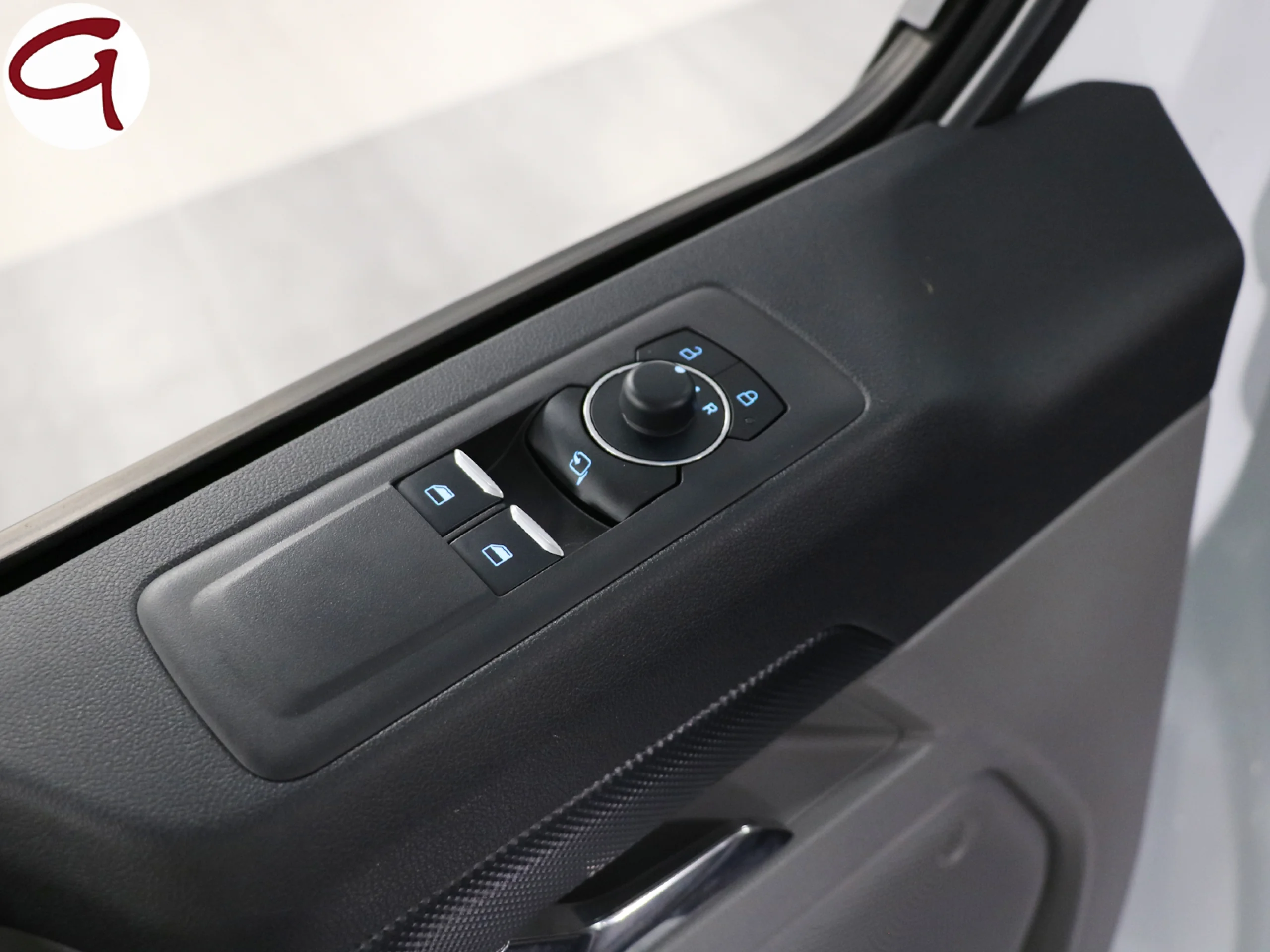 Ford Transit Custom Furgon BEV 64kWh 320 L1 Sport 210 kW (286 CV) - Foto 40