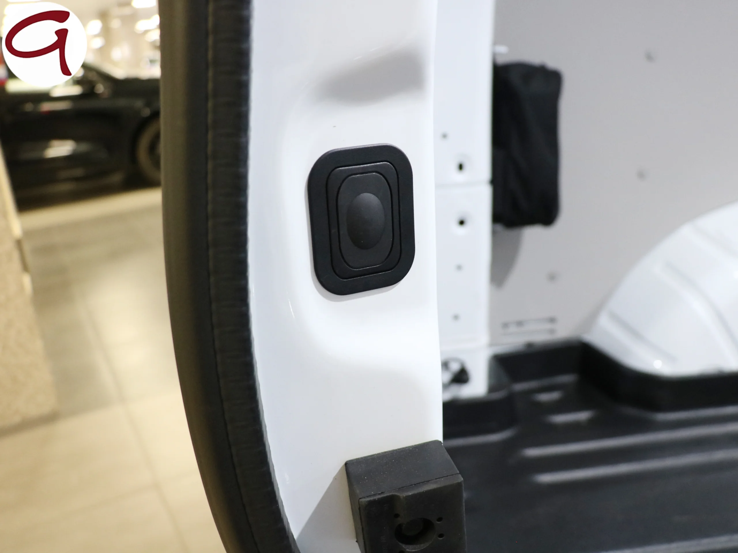 Ford Transit Custom Furgon BEV 64kWh 320 L1 Sport 210 kW (286 CV) - Foto 57