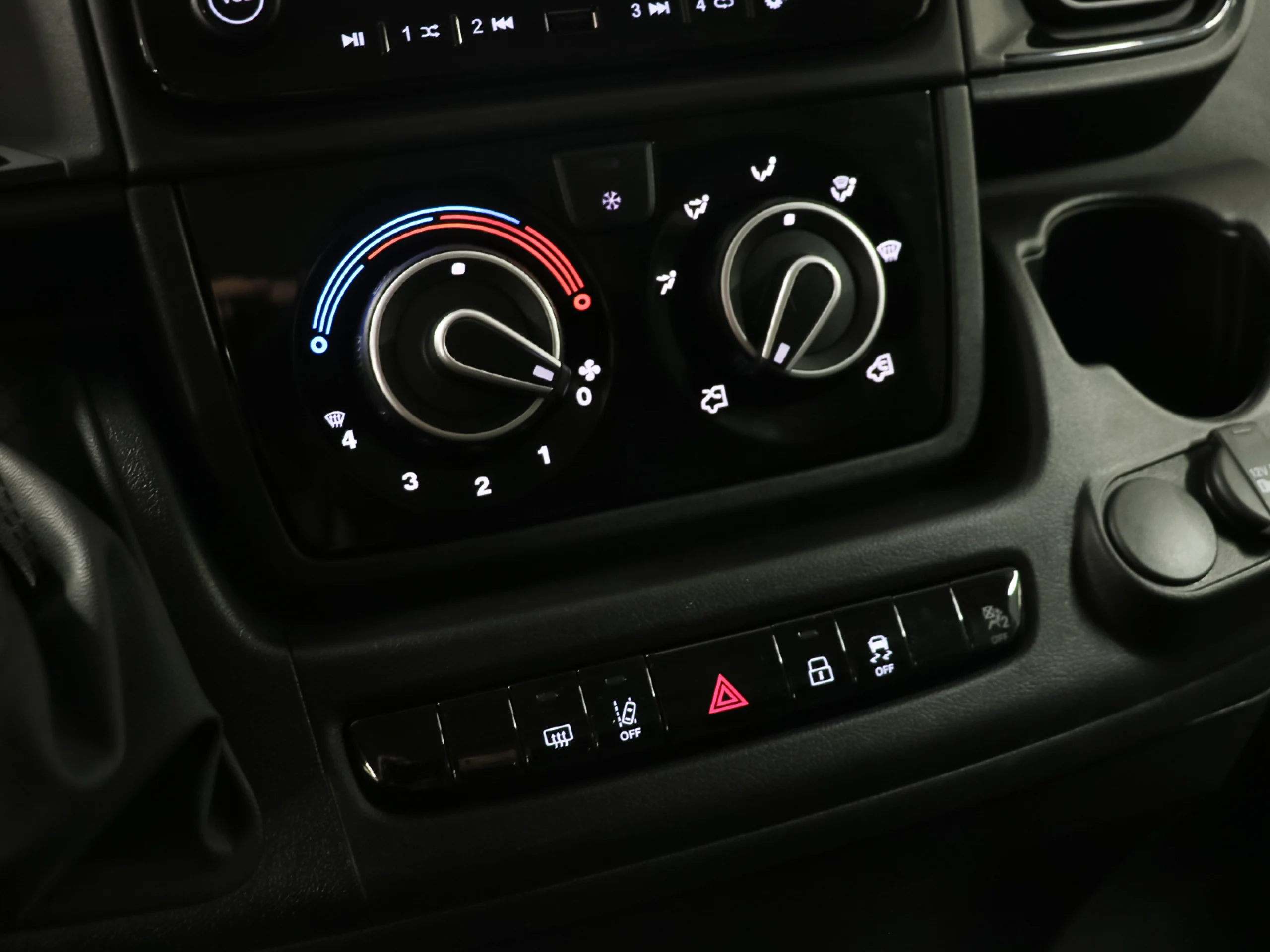 Citroen Jumper Furgon BlueHDi 140 S&S 35 L3H2 103 kW (140 CV) - Foto 19