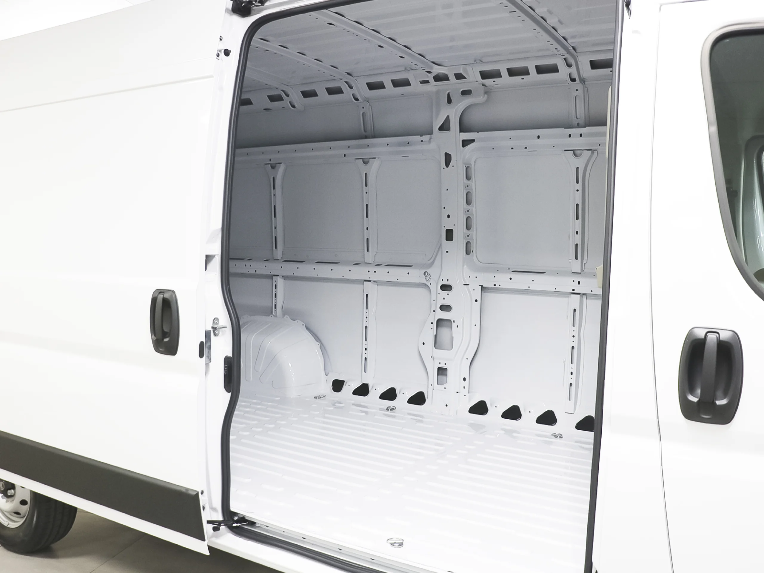 Citroen Jumper Furgon BlueHDi 140 S&S 35 L3H2 103 kW (140 CV) - Foto 25