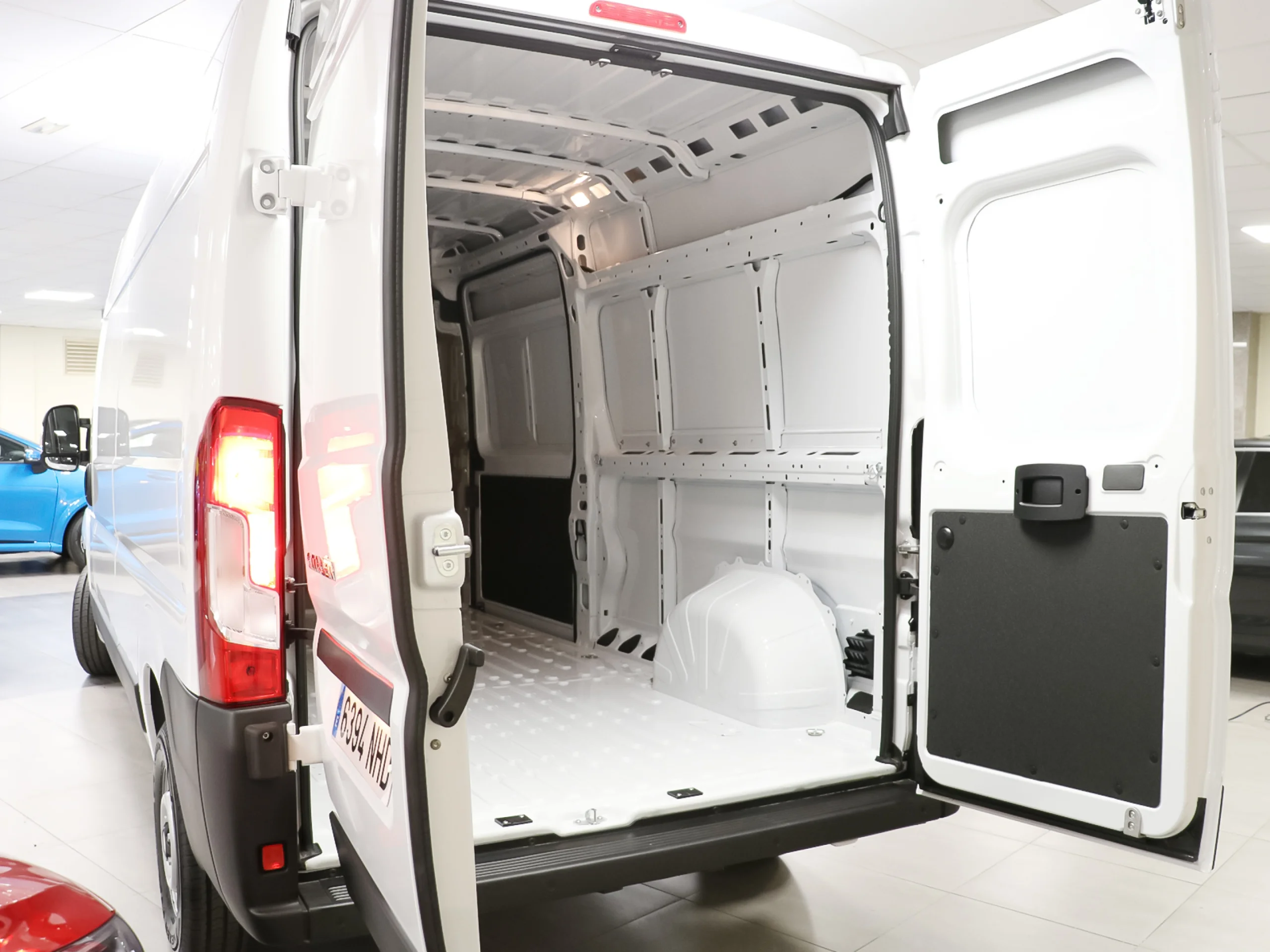 Citroen Jumper Furgon BlueHDi 140 S&S 35 L3H2 103 kW (140 CV) - Foto 30