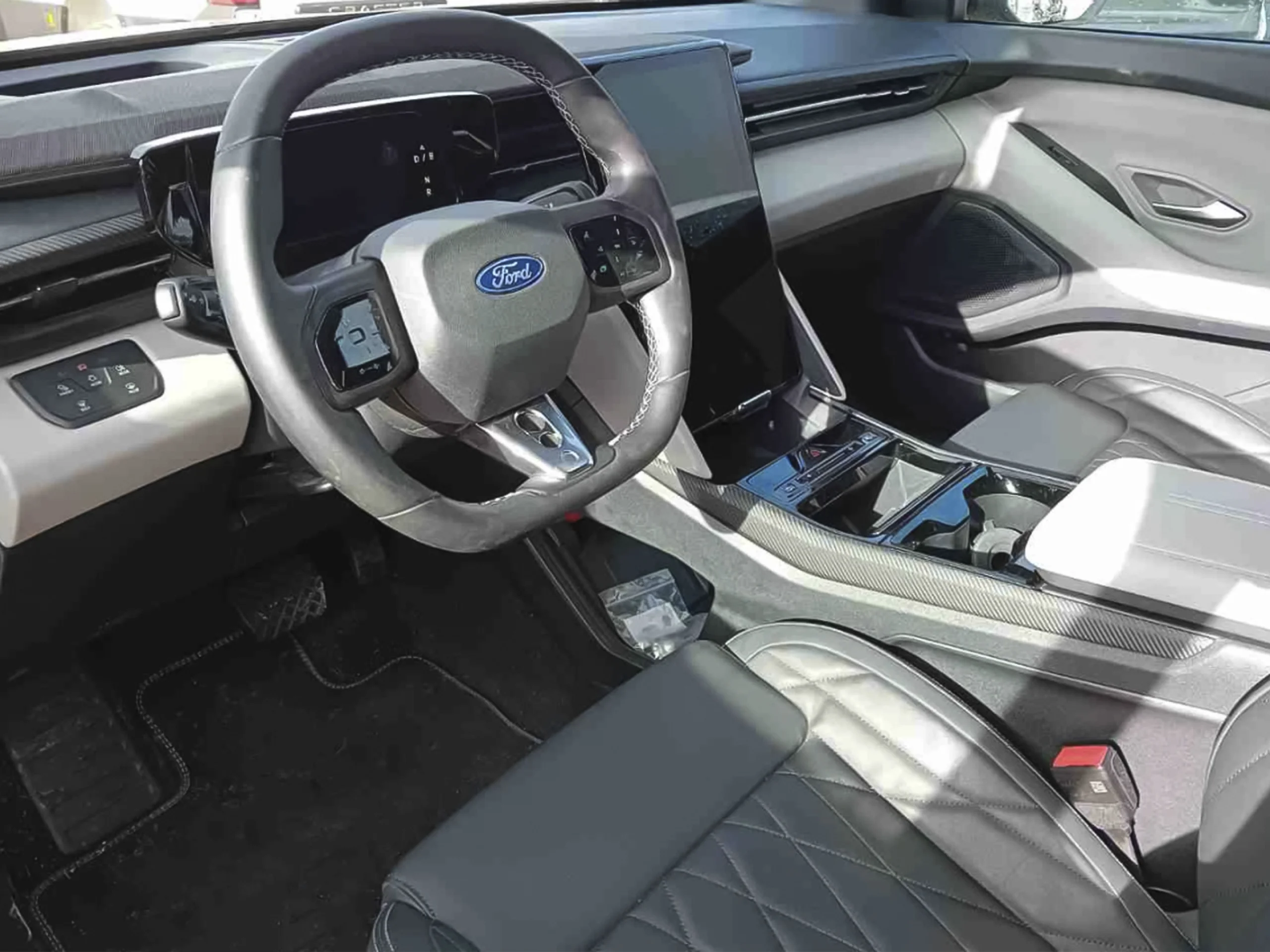 Ford Capri CX740L Premium R. Ext. AWD 77kWh 250 kW (340 CV) - Foto 3