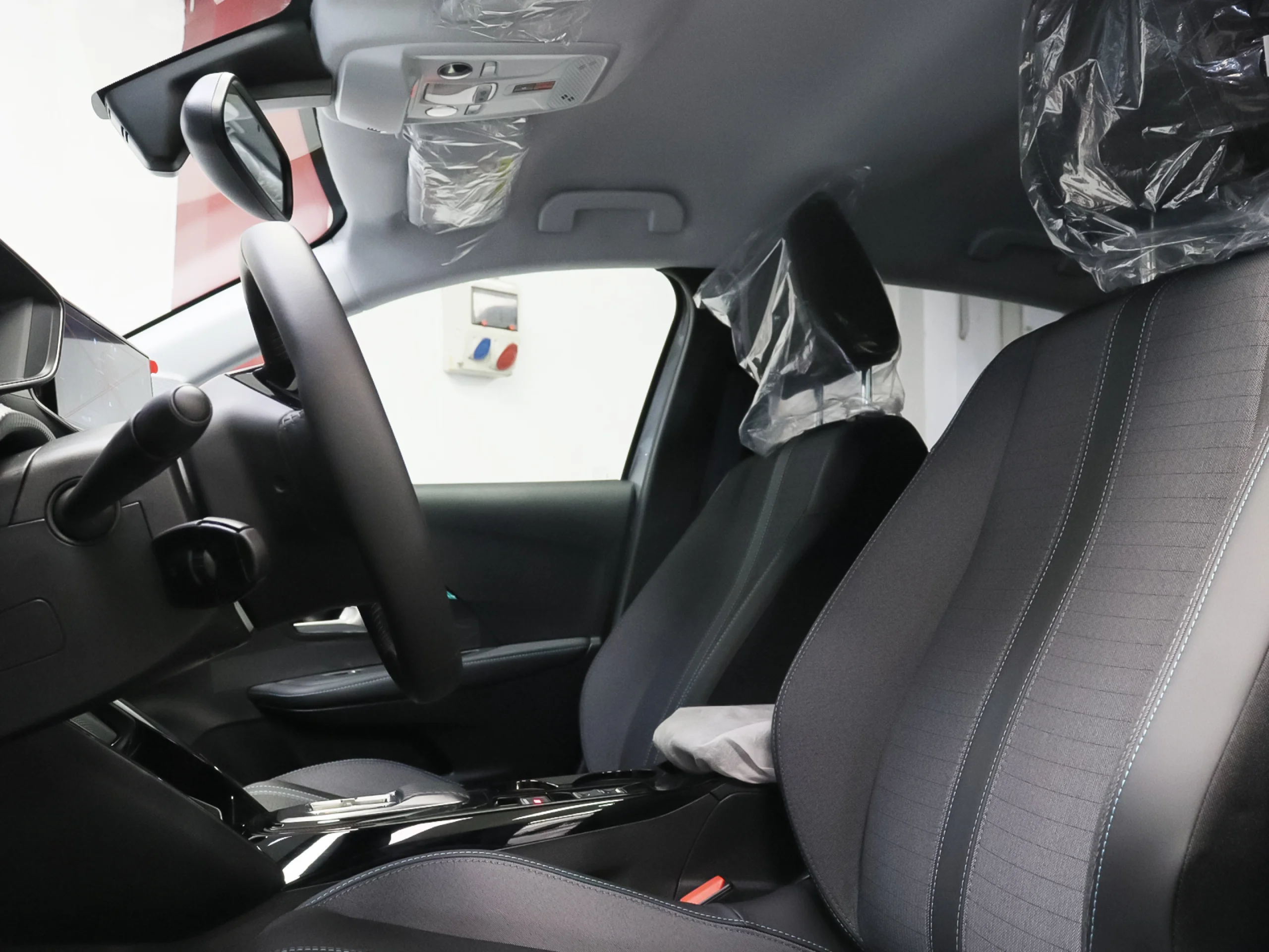 Peugeot E-208 Eléctrico Allure Pack 100 kW (136 CV) - Foto 6