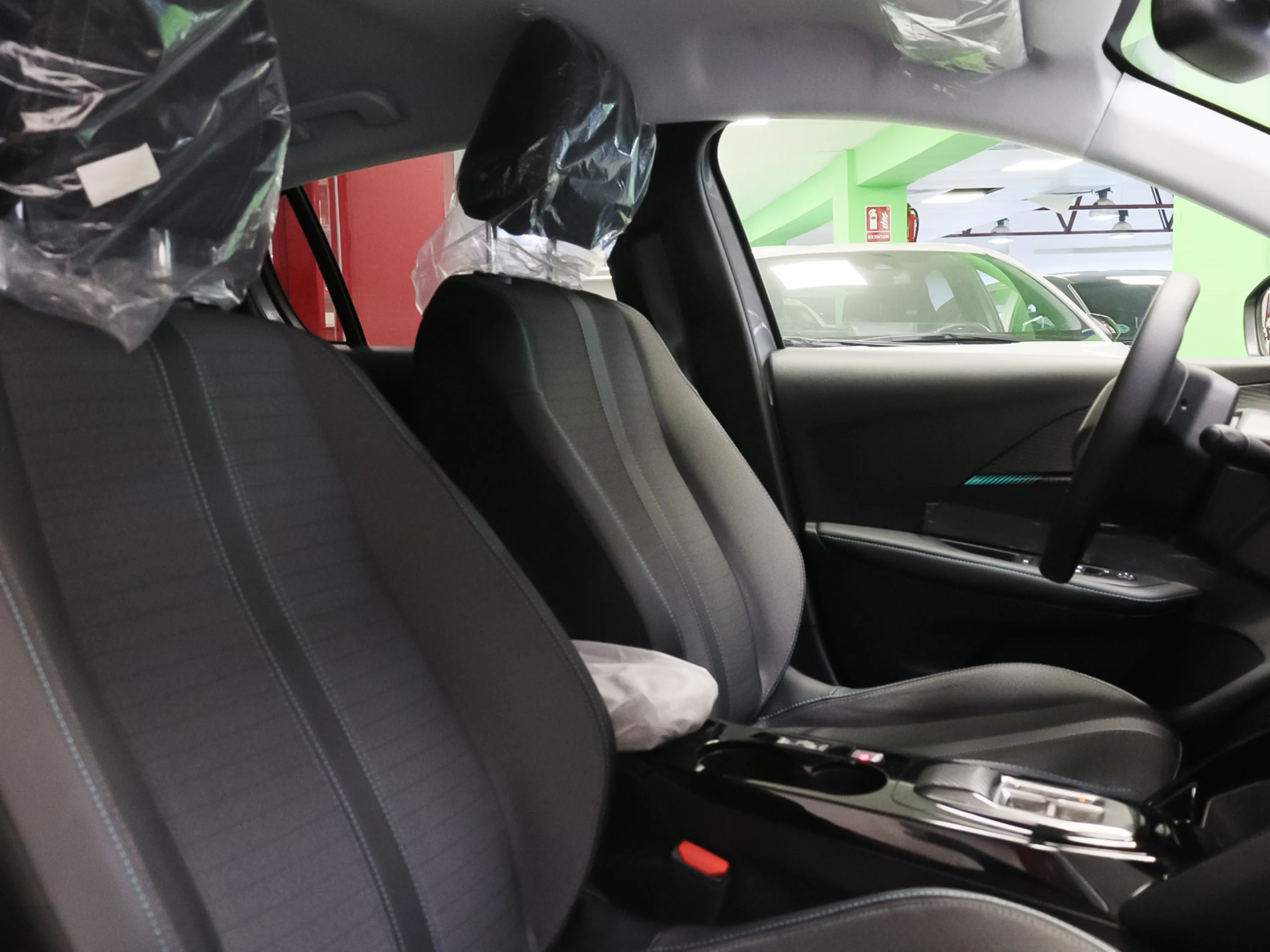 Peugeot E-208 Eléctrico Allure Pack 100 kW (136 CV) - Foto 7