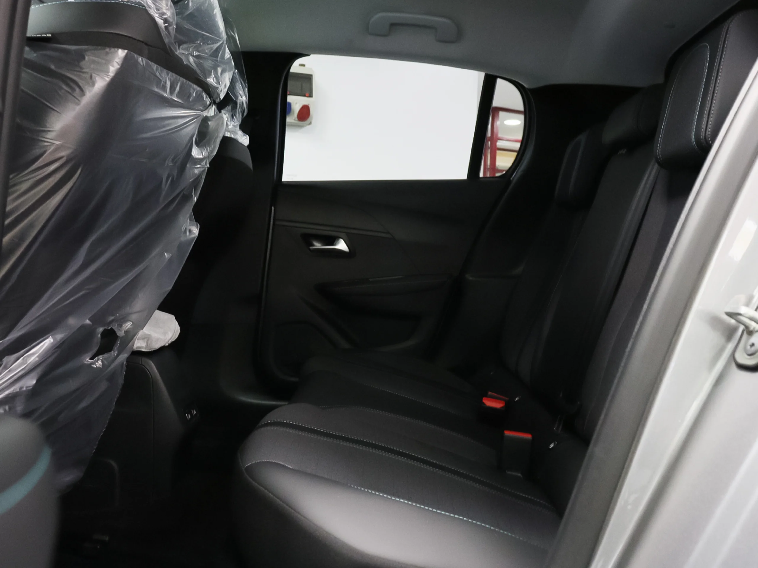 Peugeot E-208 Eléctrico Allure Pack 100 kW (136 CV) - Foto 8