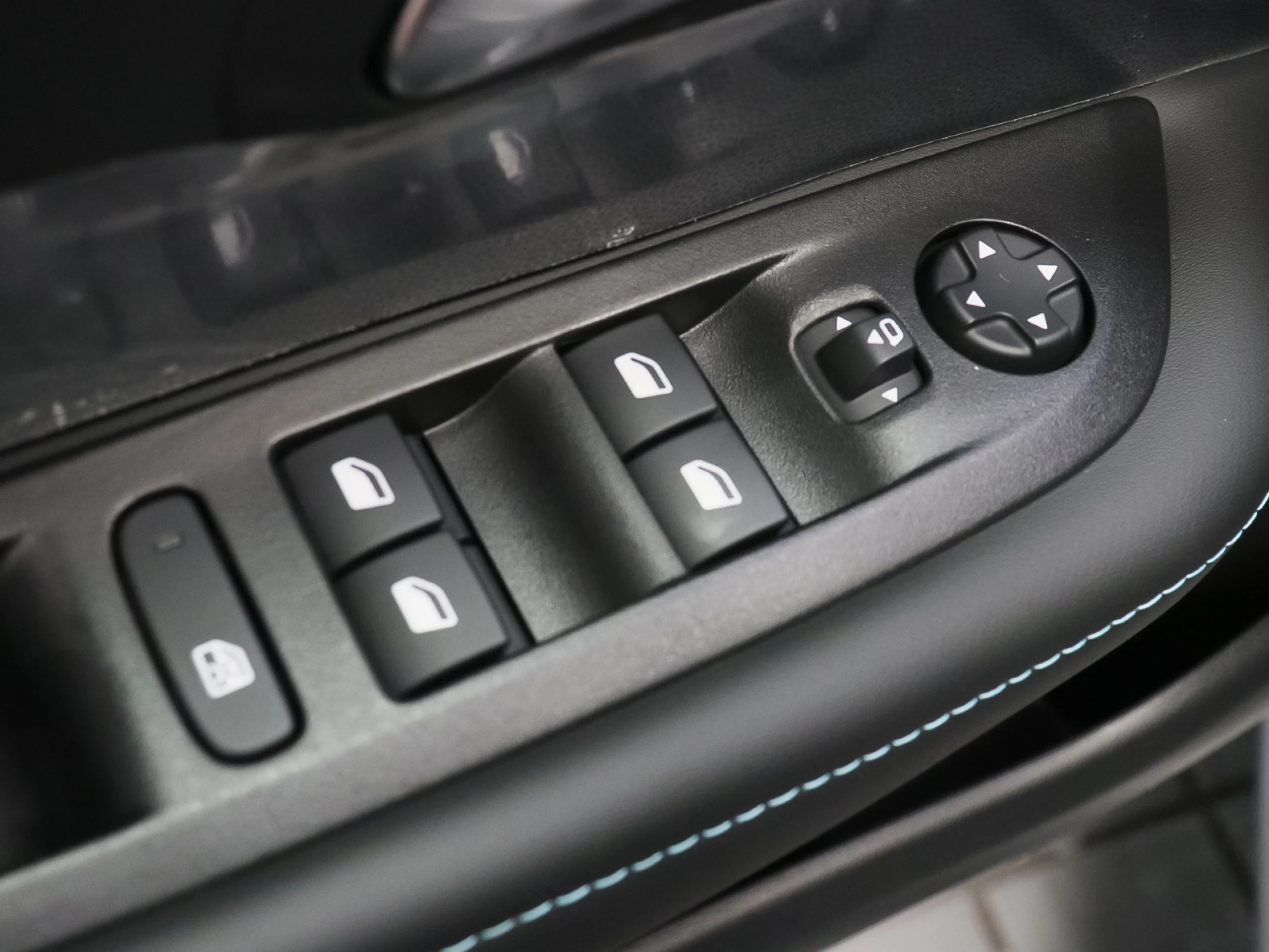 Peugeot E-208 Eléctrico Allure Pack 100 kW (136 CV) - Foto 10