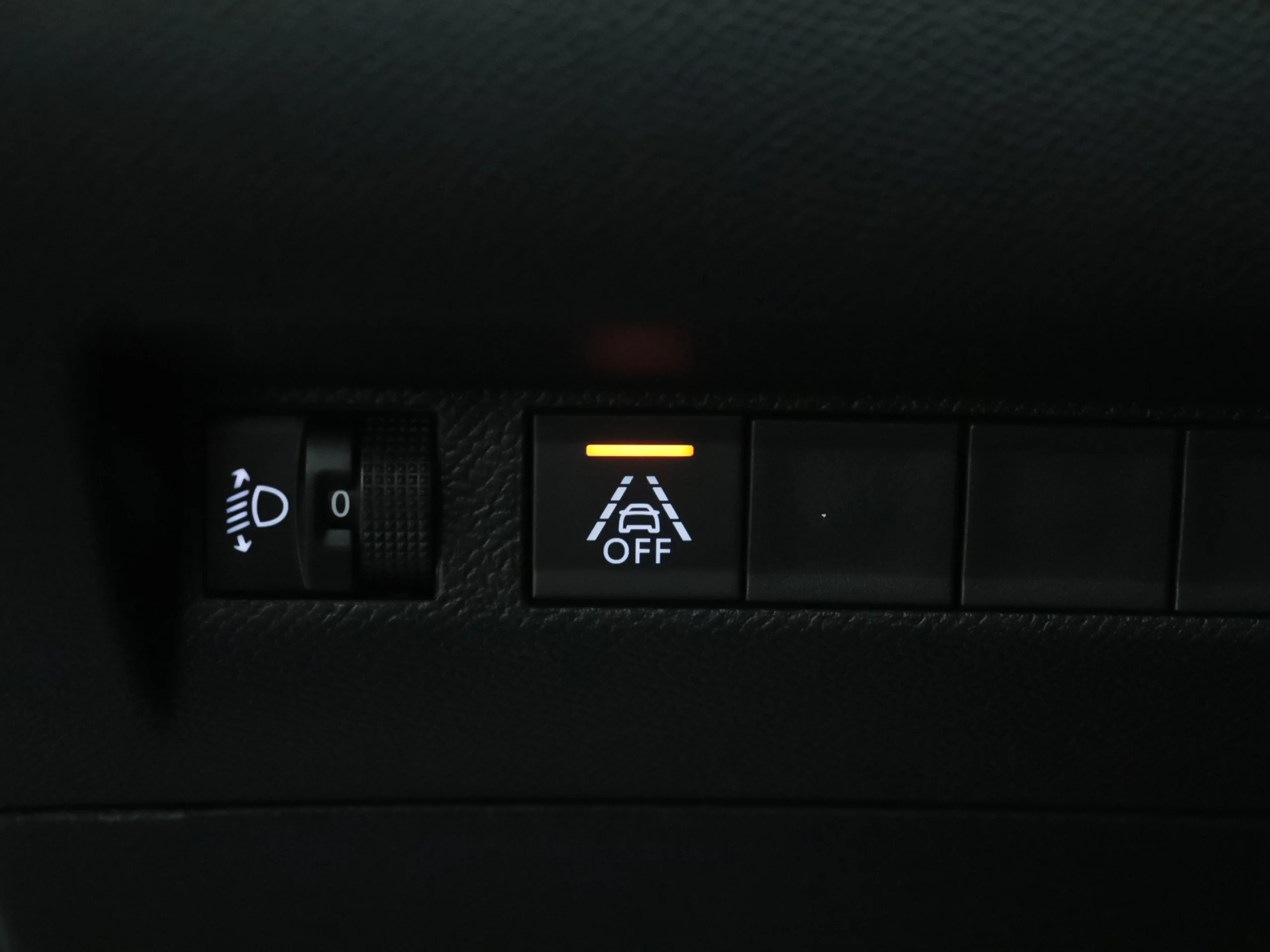 Peugeot E-208 Eléctrico Allure Pack 100 kW (136 CV) - Foto 11