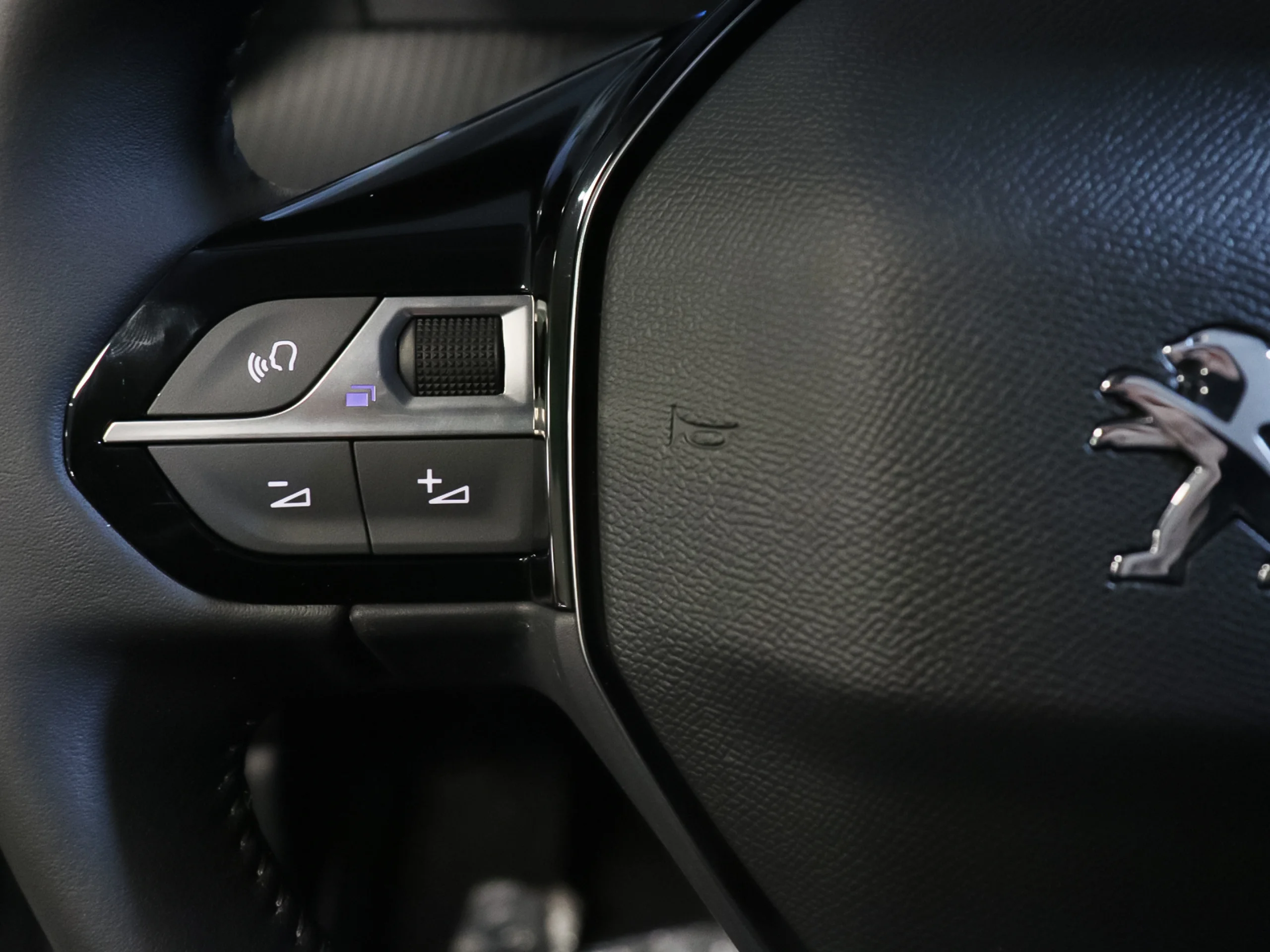 Peugeot E-208 Eléctrico Allure Pack 100 kW (136 CV) - Foto 12