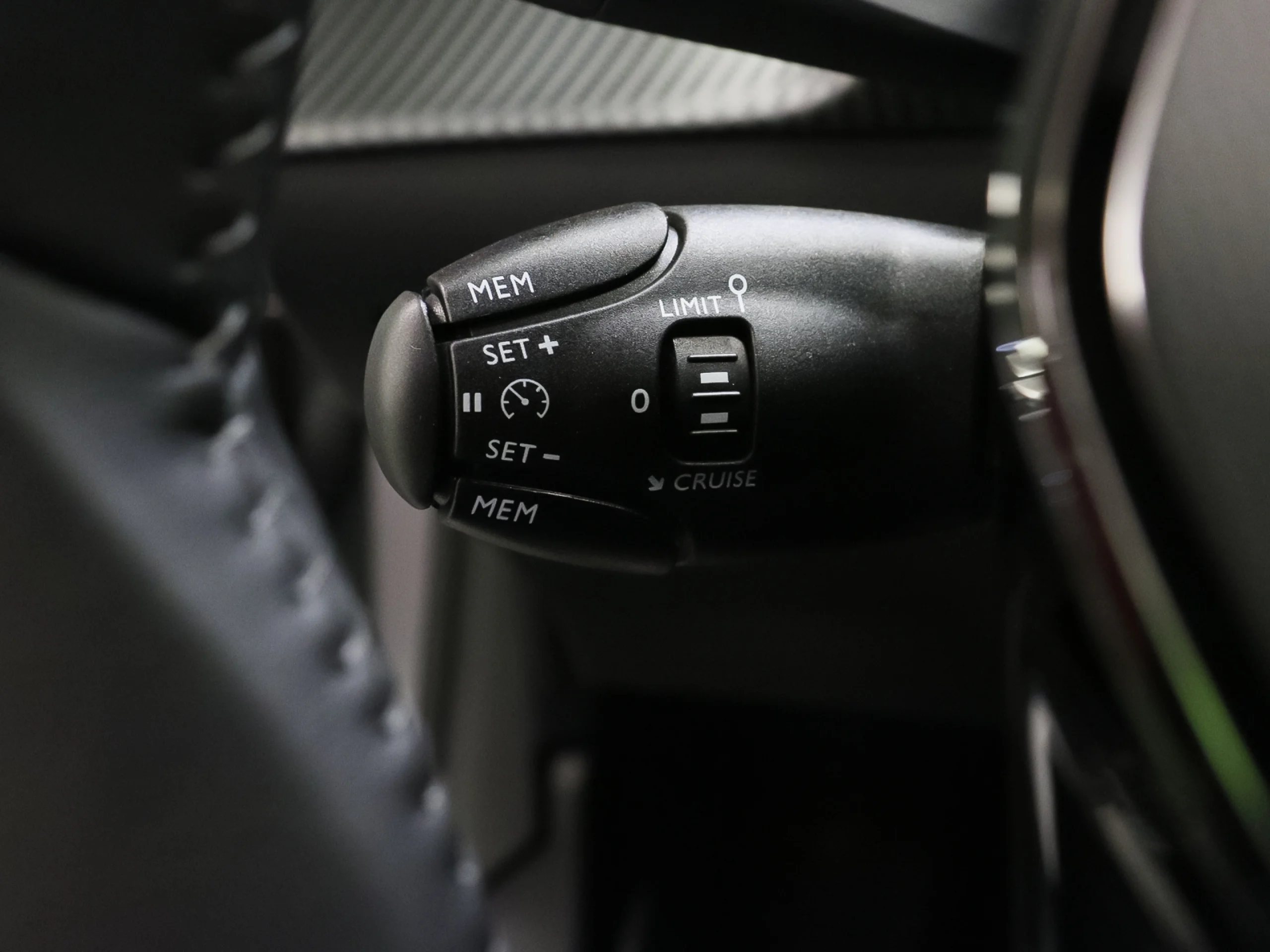 Peugeot E-208 Eléctrico Allure Pack 100 kW (136 CV) - Foto 16