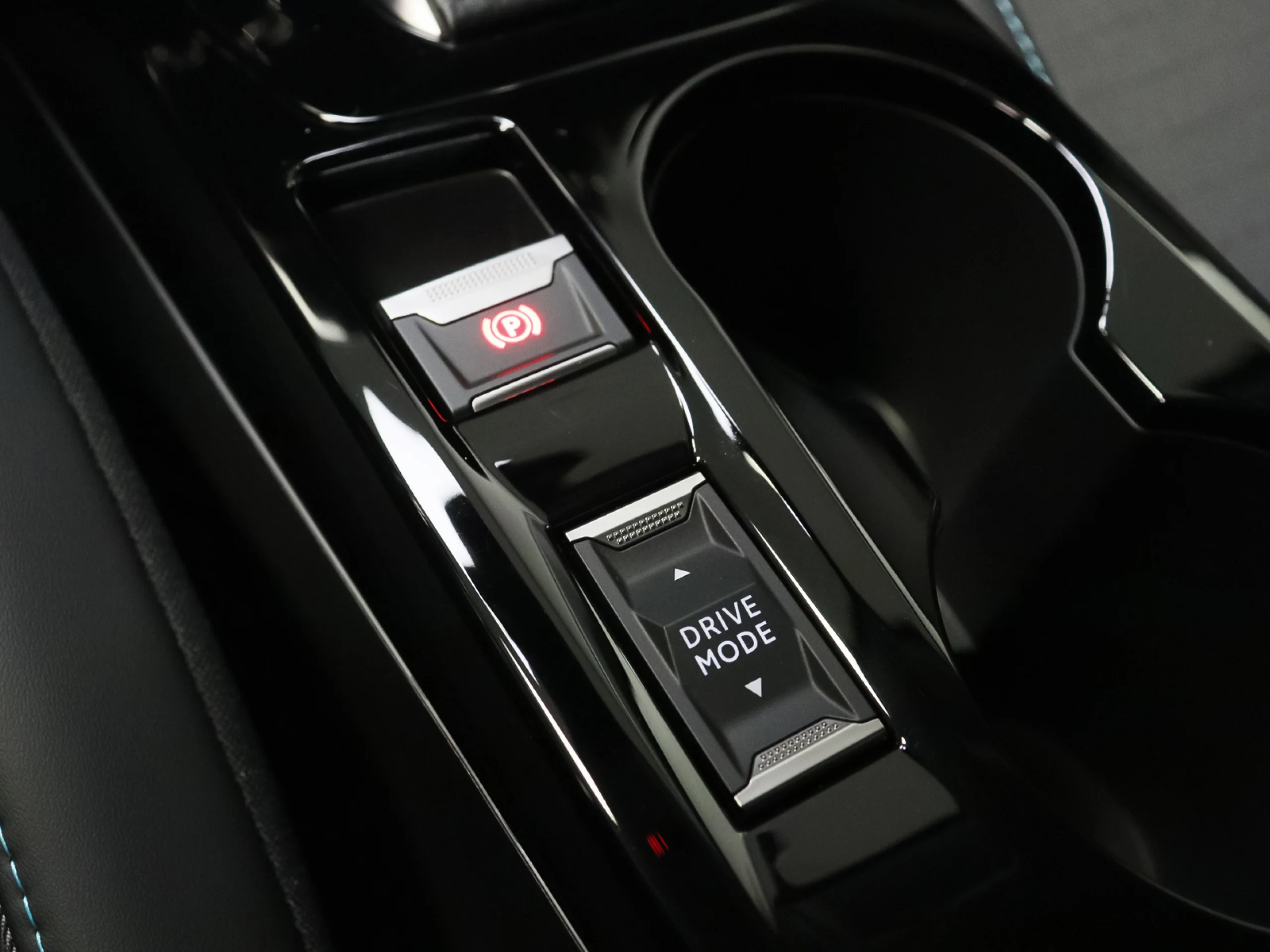 Peugeot E-208 Eléctrico Allure Pack 100 kW (136 CV) - Foto 28