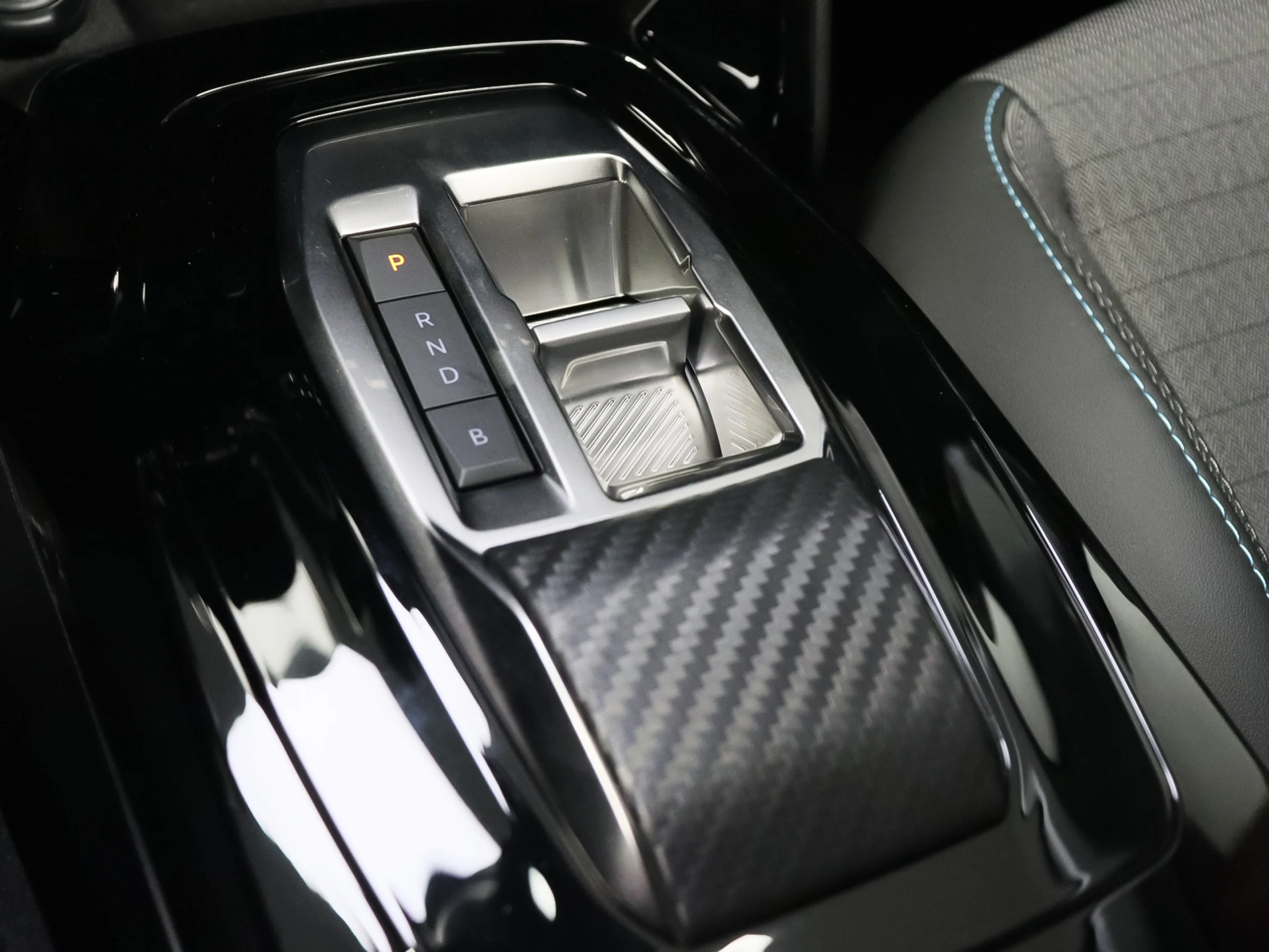 Peugeot E-208 Eléctrico Allure Pack 100 kW (136 CV) - Foto 29