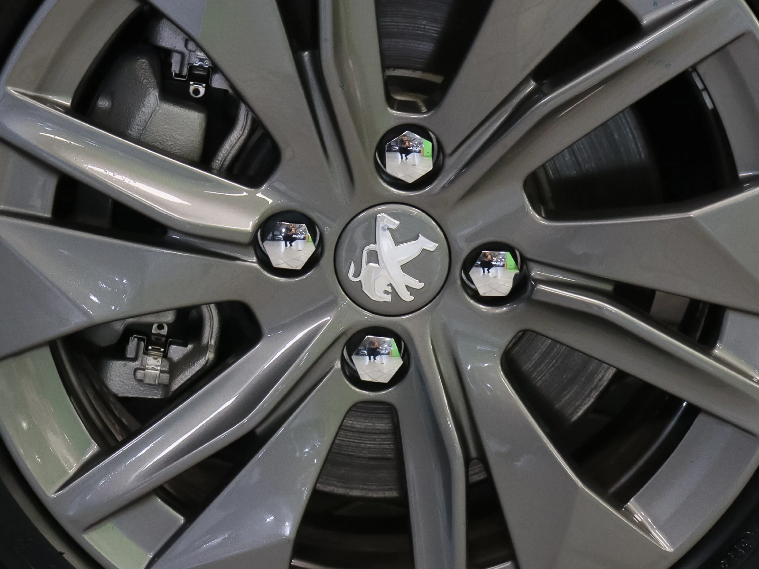 Peugeot E-208 Eléctrico Allure Pack 100 kW (136 CV) - Foto 31