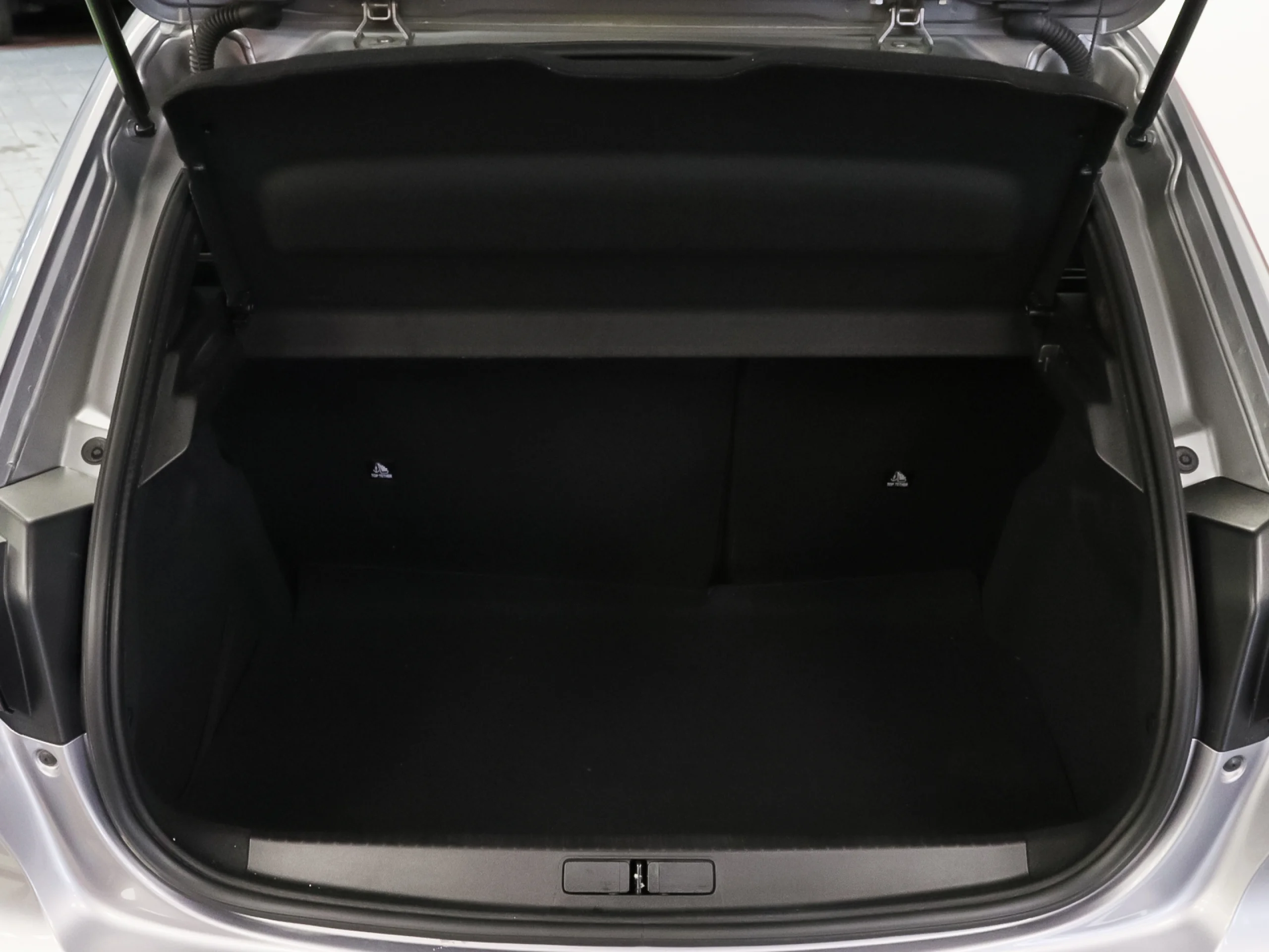 Peugeot E-208 Eléctrico Allure Pack 100 kW (136 CV) - Foto 32