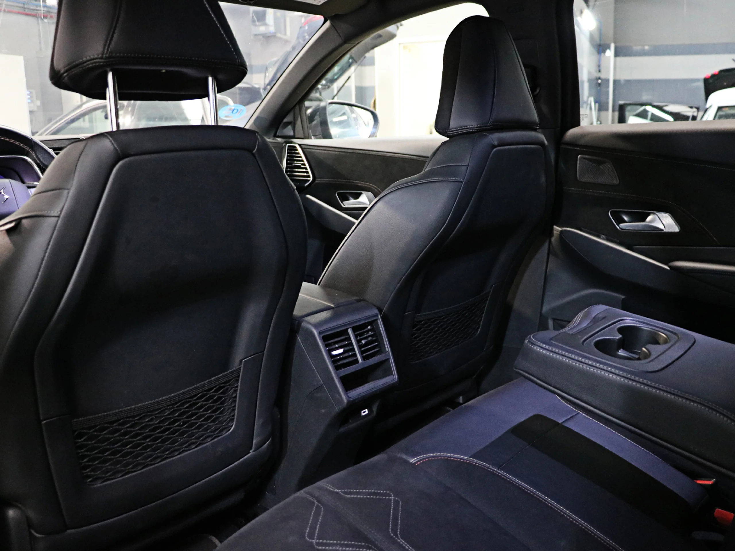DS DS7 Crossback Plug-In Hybrid Pallas 165 kW (224 CV) - Foto 10