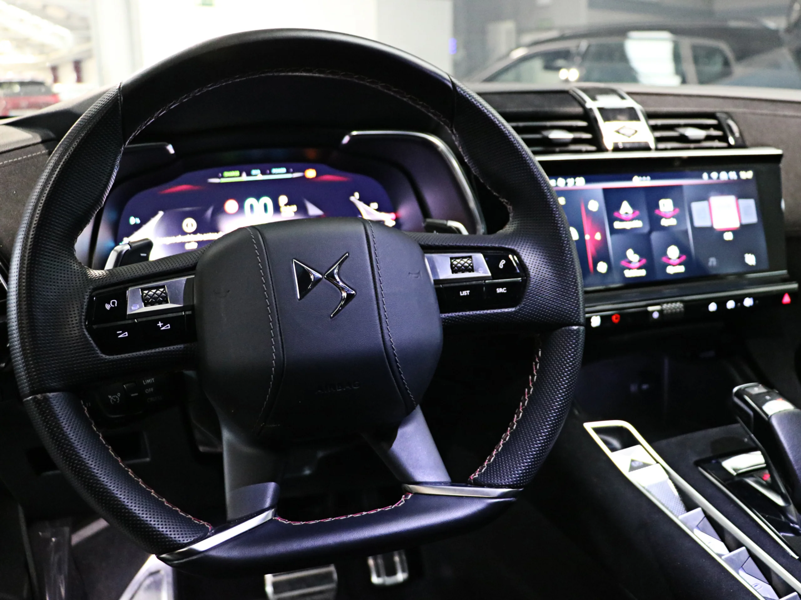 DS DS7 Crossback Plug-In Hybrid Pallas 165 kW (224 CV) - Foto 24