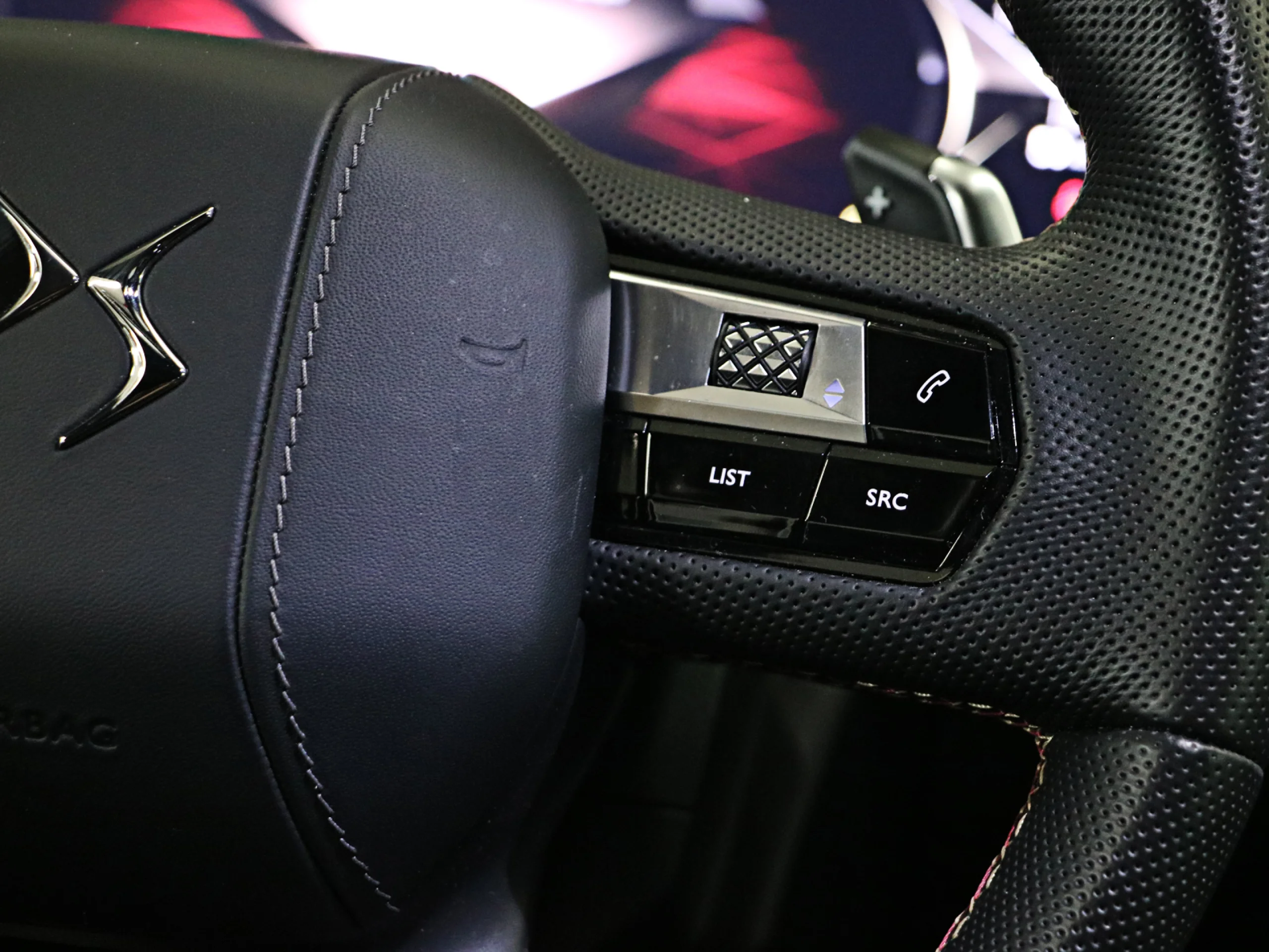 DS DS7 Crossback Plug-In Hybrid Pallas 165 kW (224 CV) - Foto 26